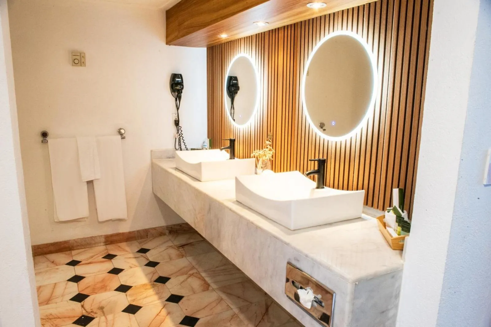 HOTEL SAN CARLOS PLAZA