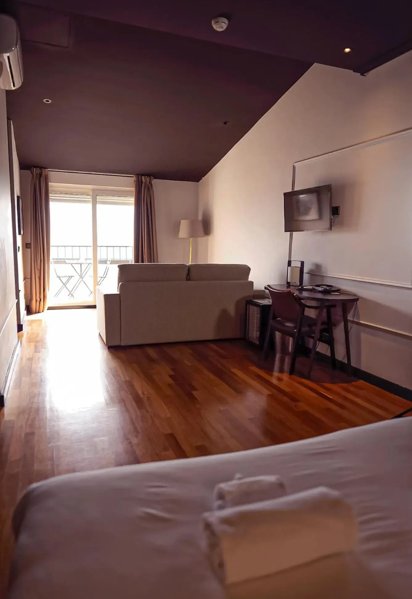 Family Room with Lake View in Hotel Hita "Nature Experience" for all Family Room with Lake View in Hotel Hita "Nature Experience" for all