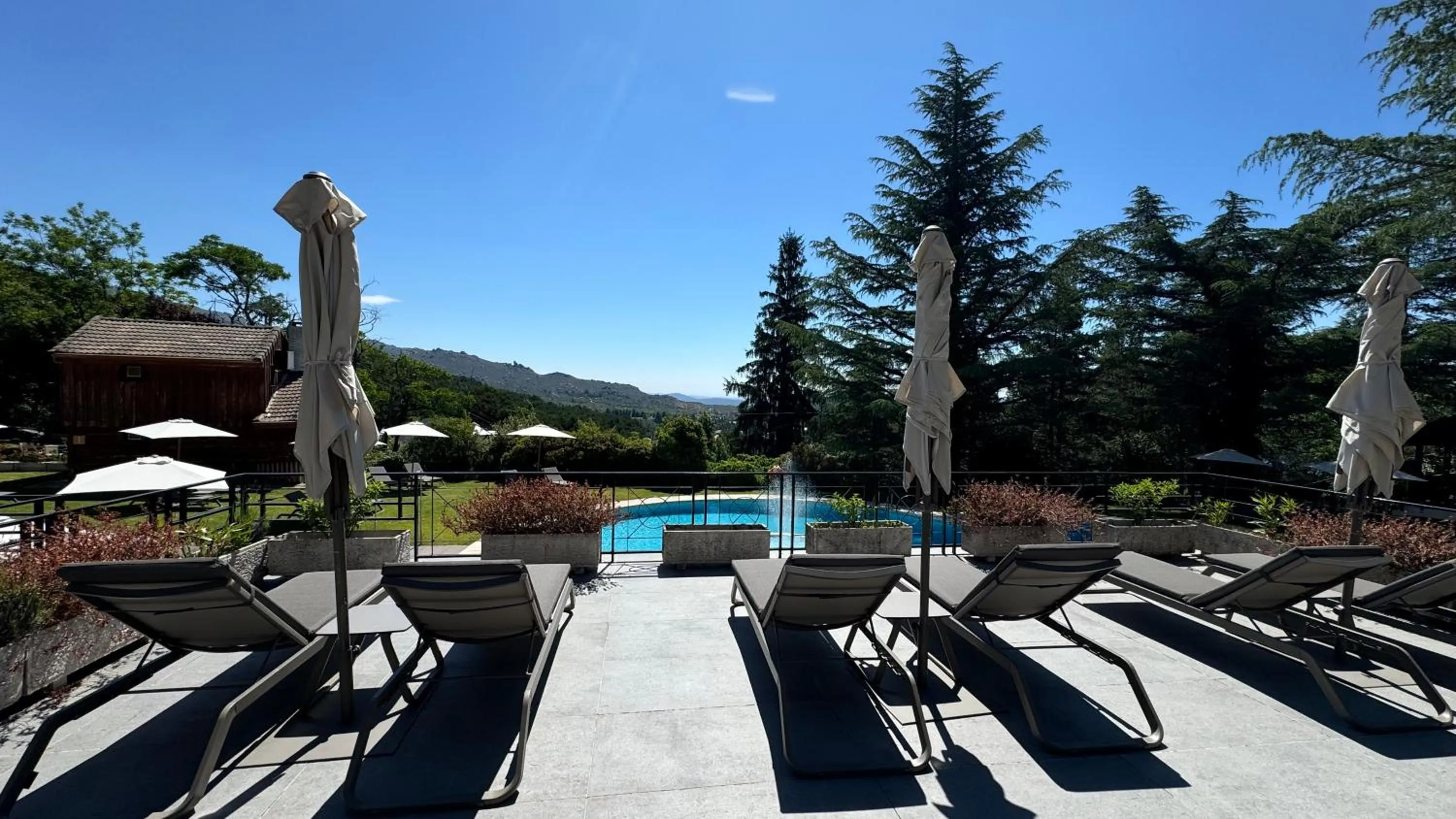 Swimming pool in Hotel Hita "Nature Experience" for all