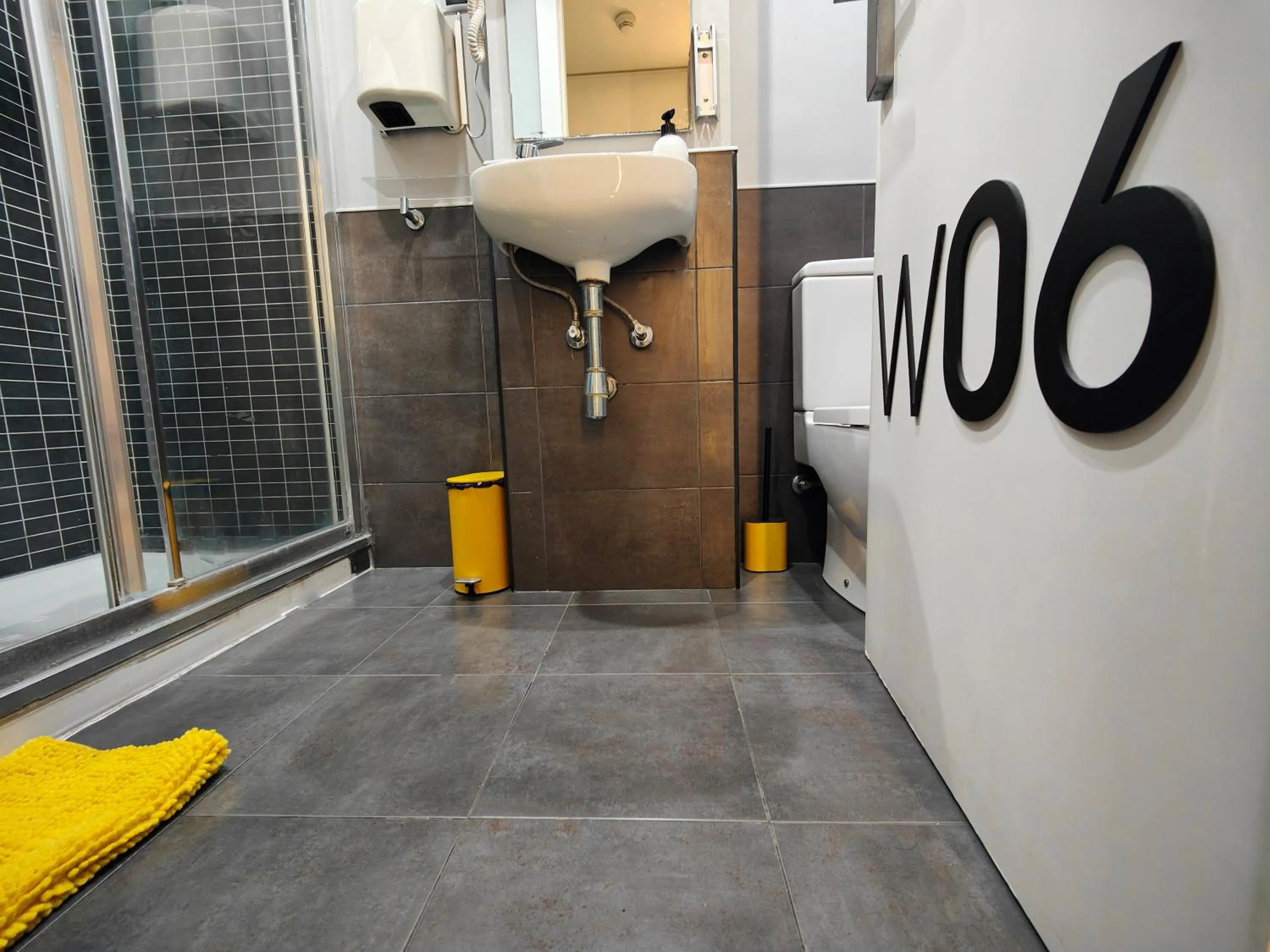 Bathroom in Free Hostels Barcelona