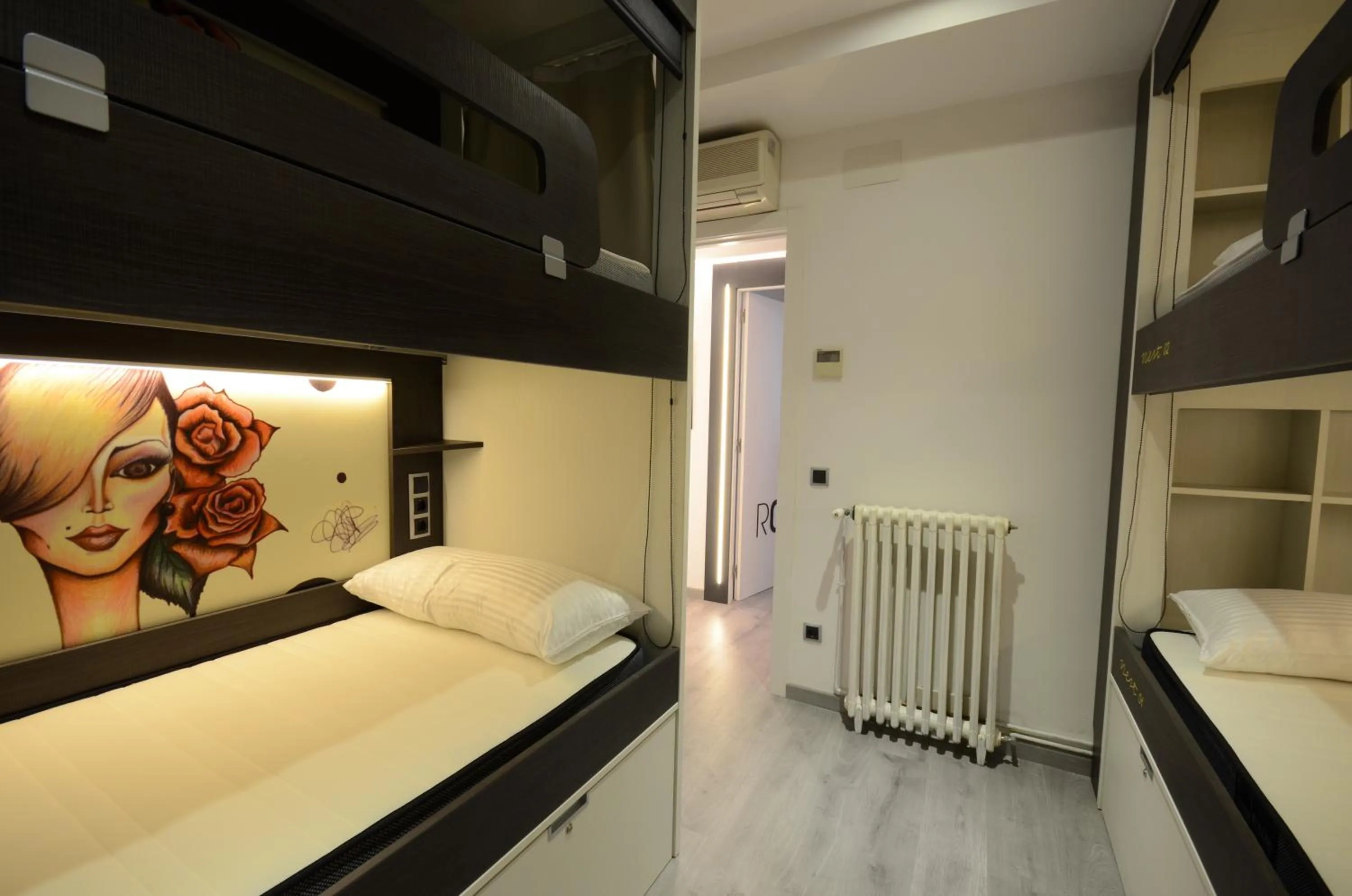 Photo of the whole room, Bed in Free Hostels Barcelona