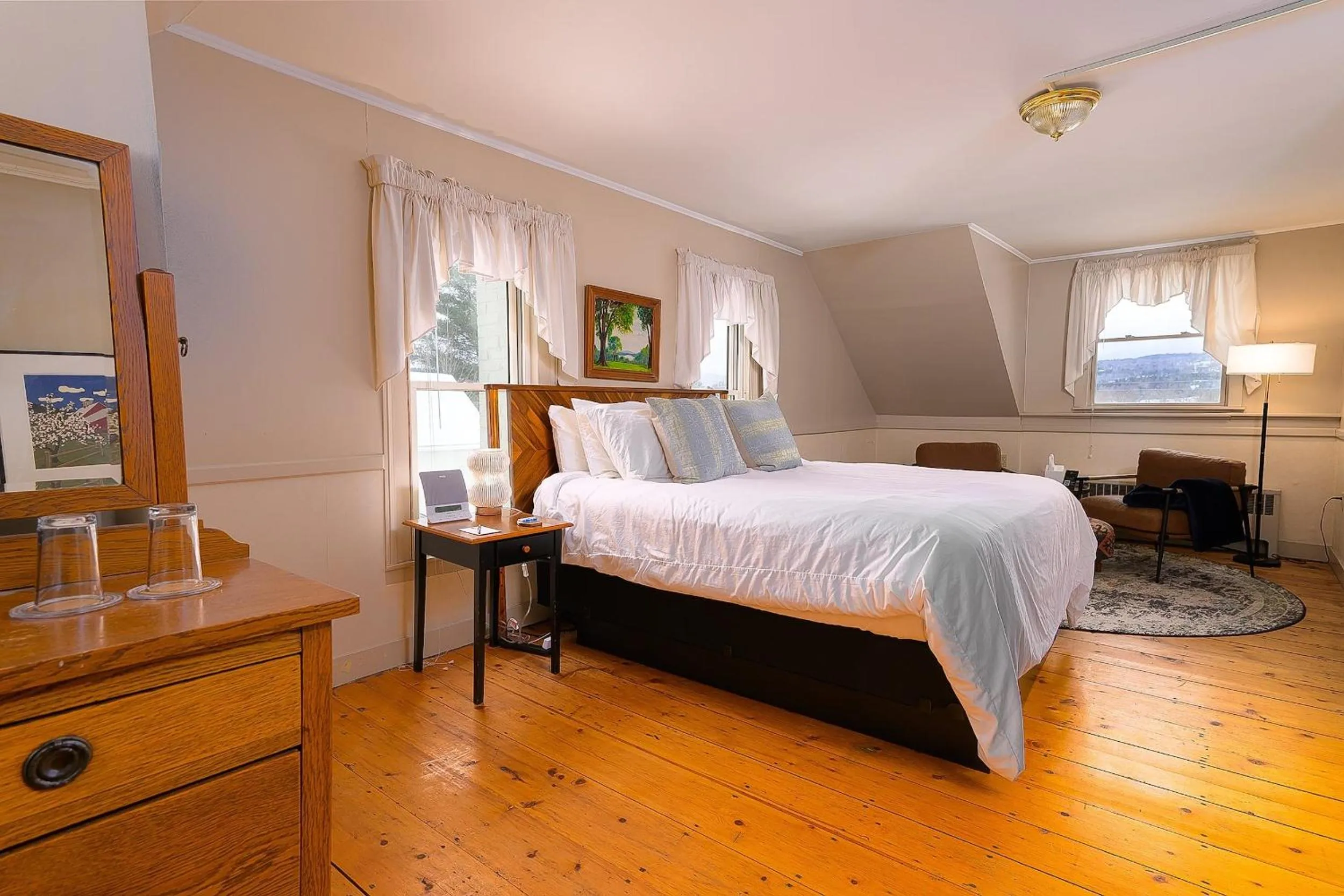 Bed in Brass Lantern Inn