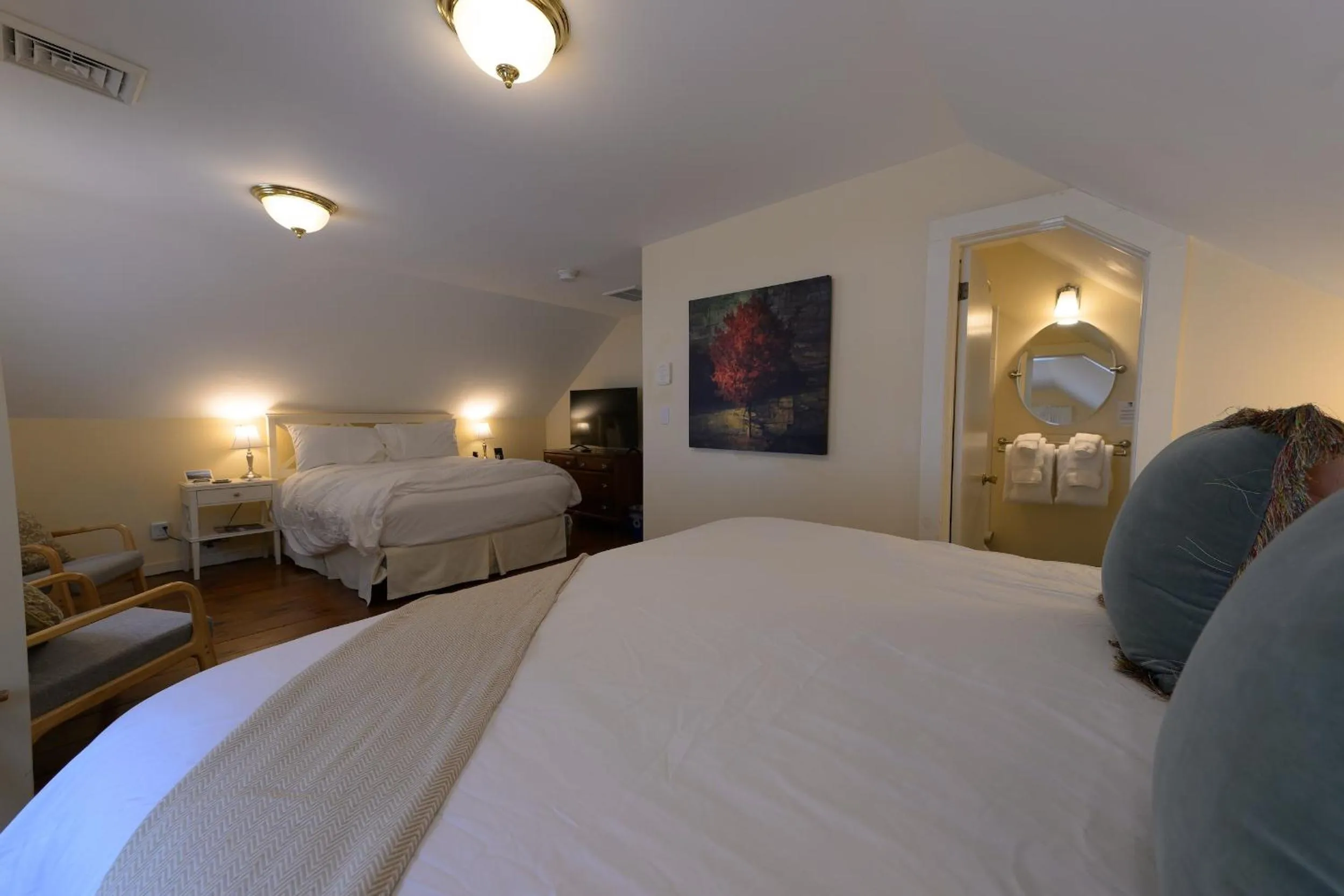 Bed in Brass Lantern Inn