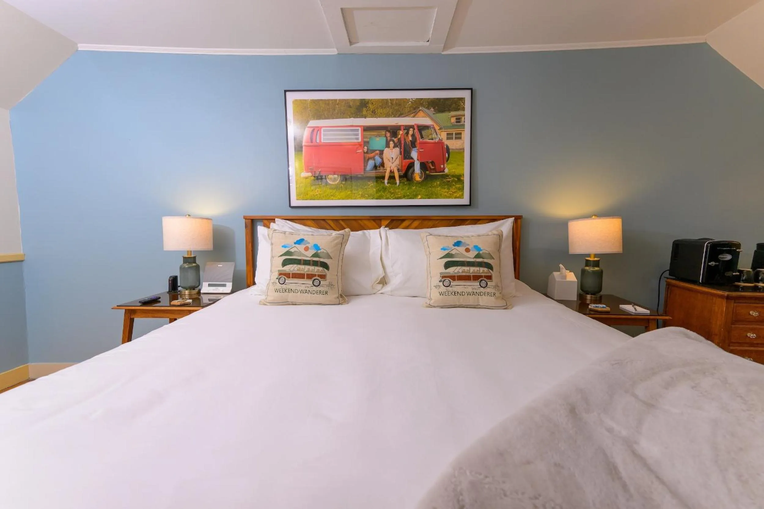 Bed in Brass Lantern Inn