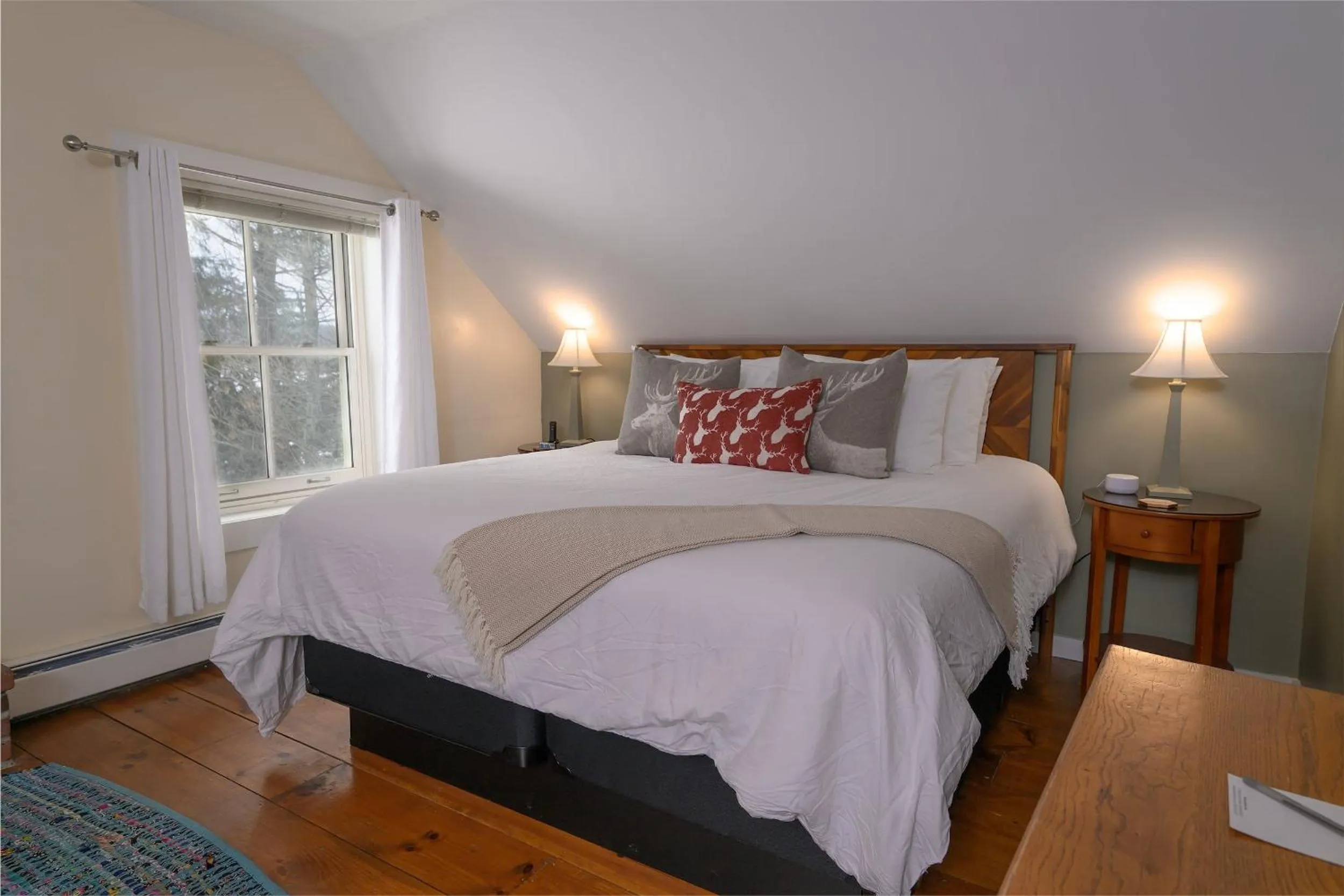 Bed in Brass Lantern Inn