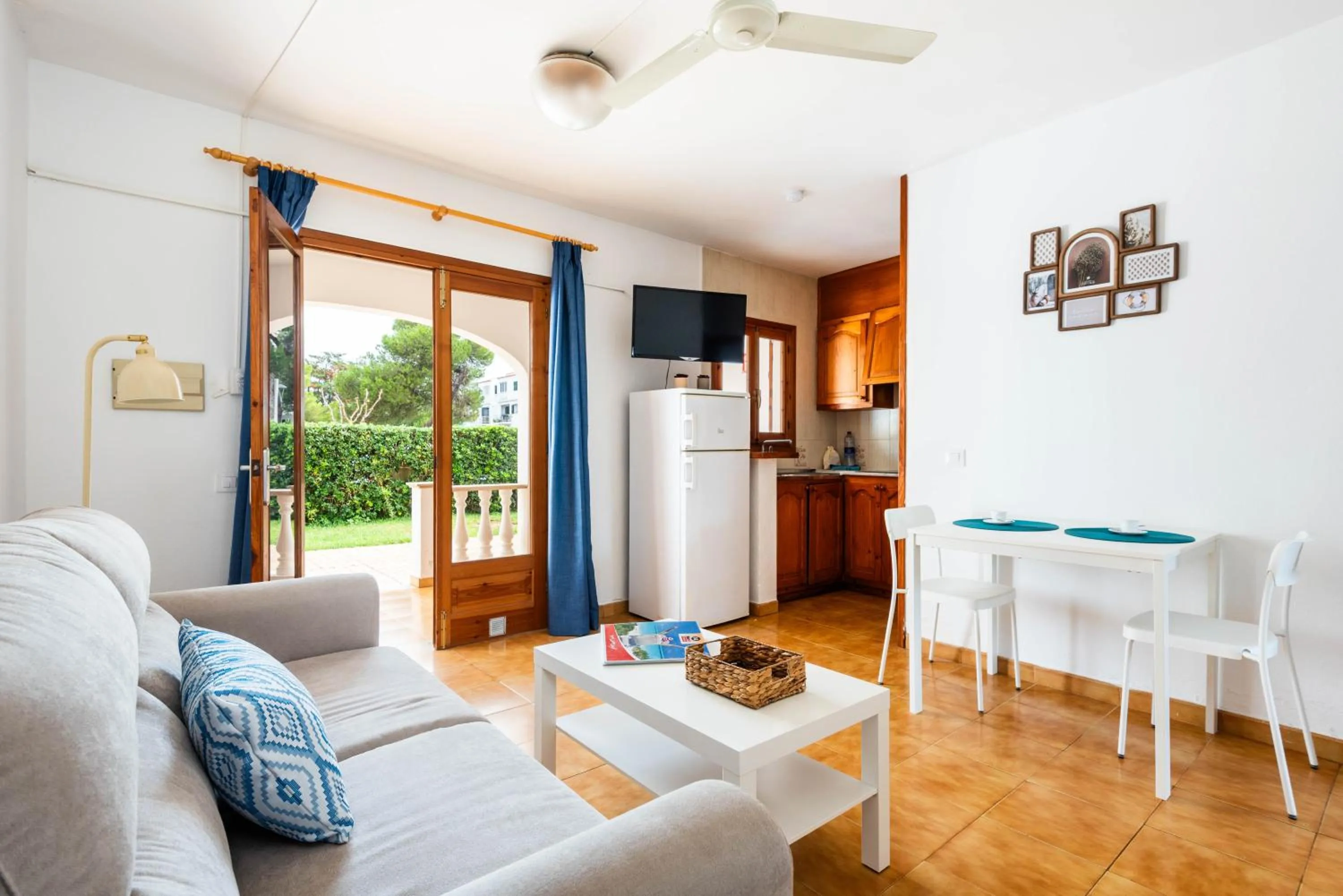 Kitchen or kitchenette in Apartamentos Mar Blanca by Mauter Villas