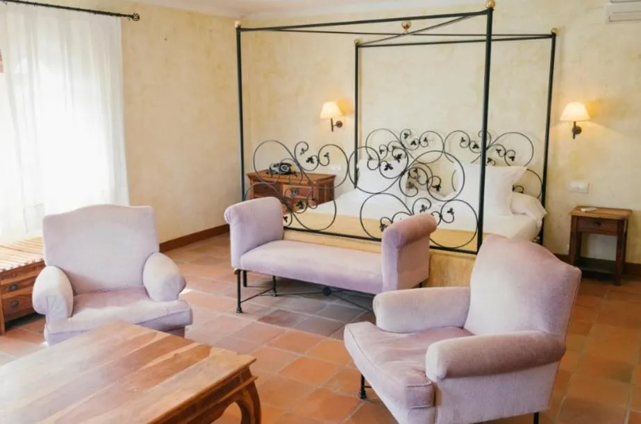 Living room in La Figuerola Hotel & Restaurant
