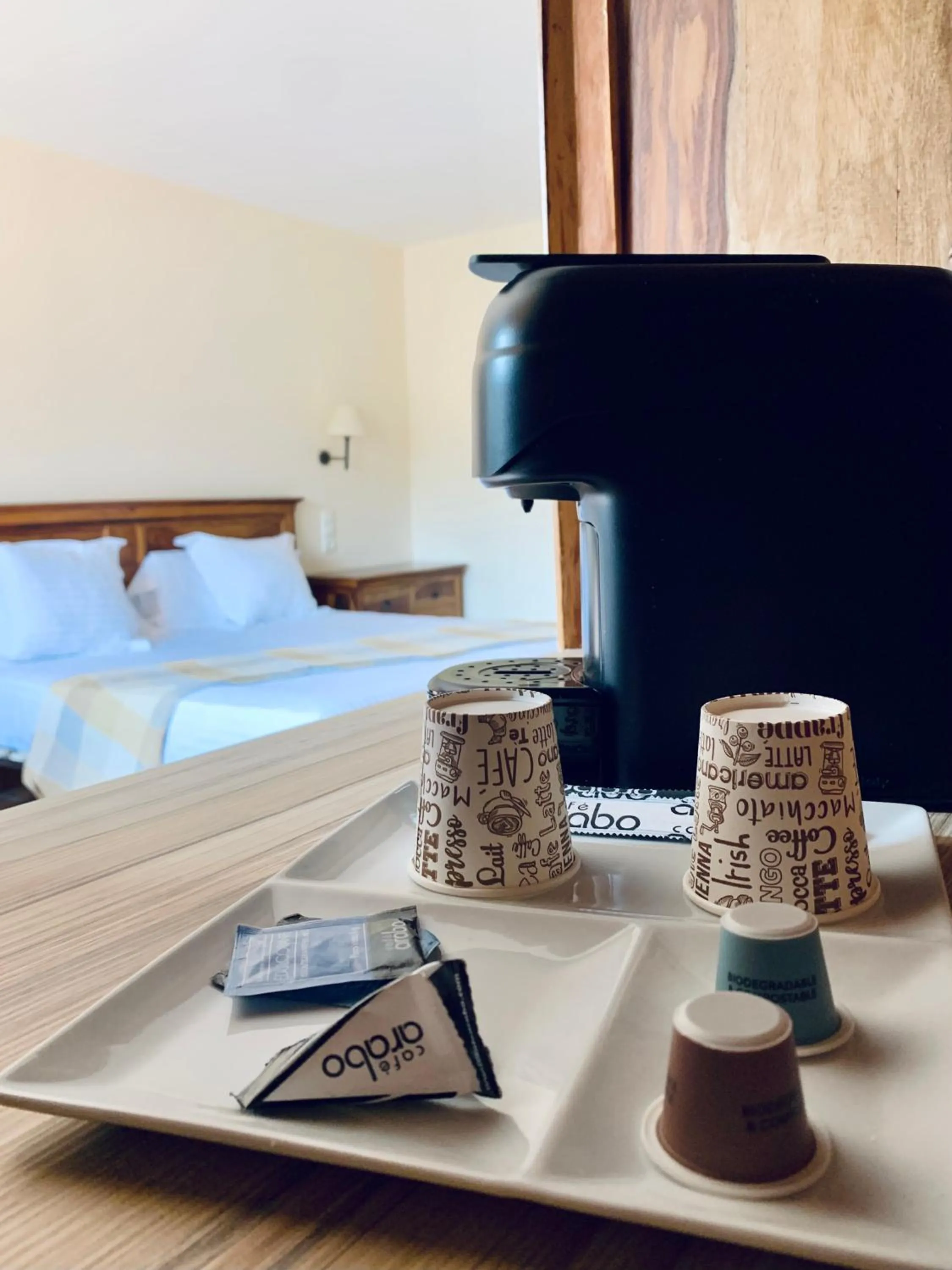 Coffee/tea facilities, Bed in La Figuerola Hotel & Restaurant