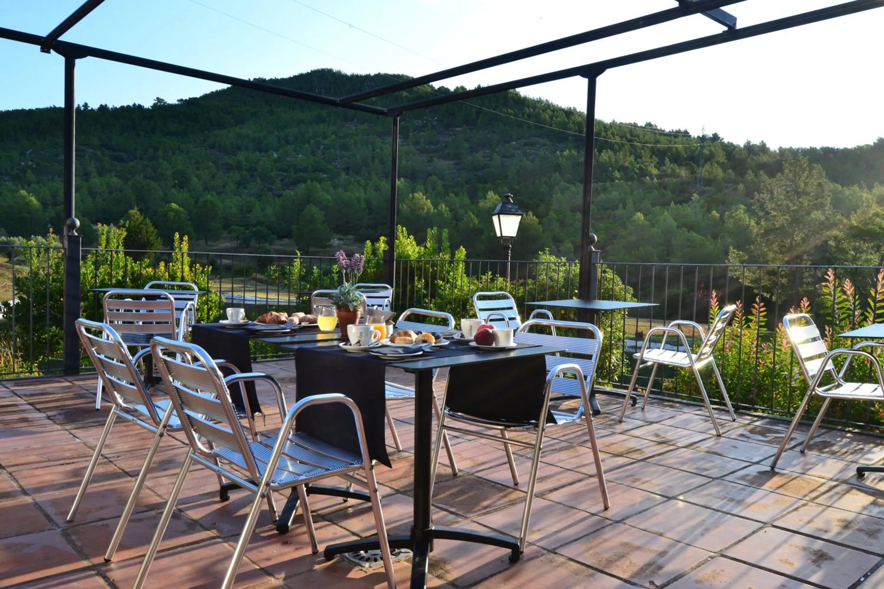 Restaurant/places to eat in La Figuerola Hotel & Restaurant