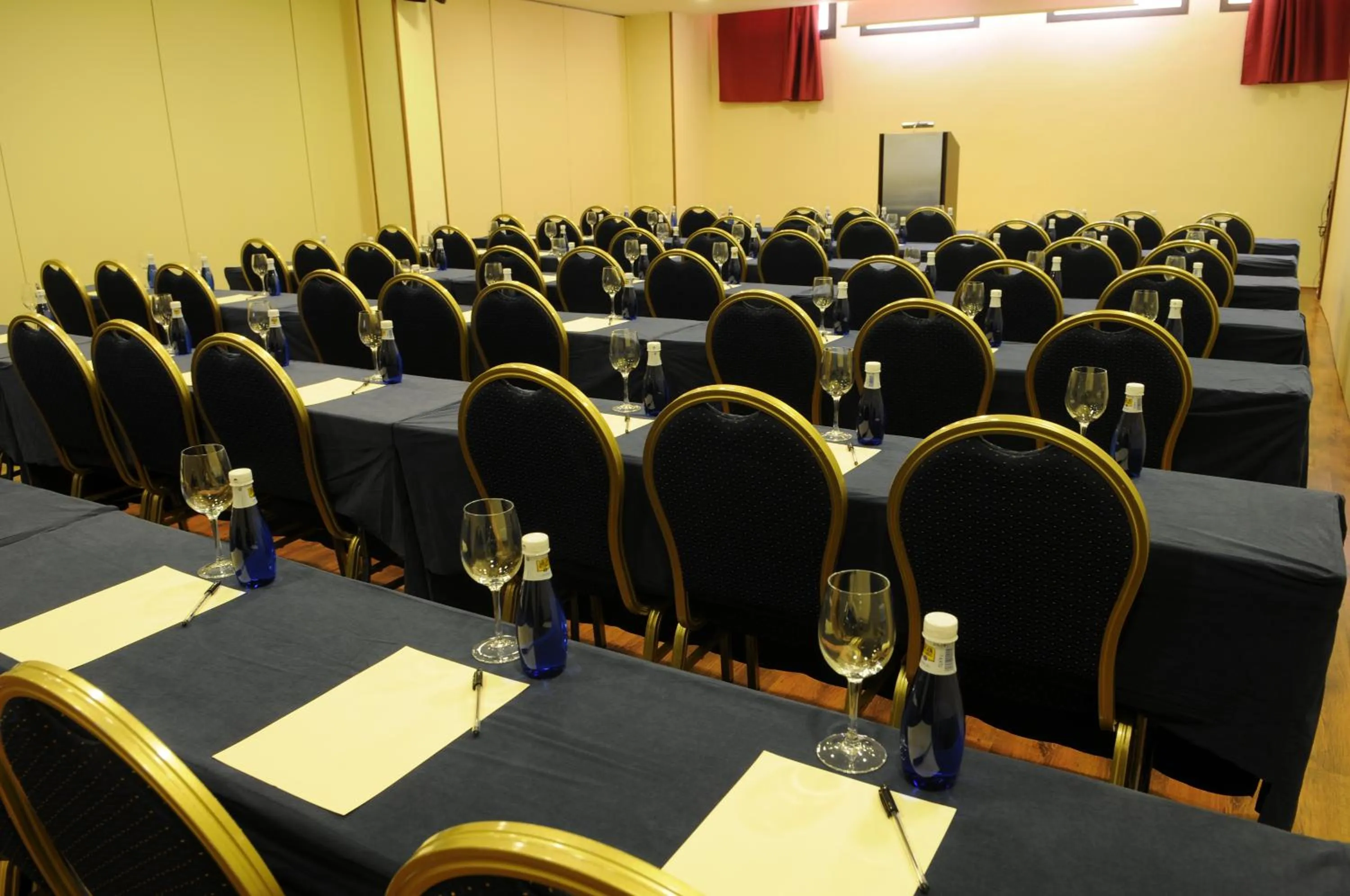 Meeting/conference room in La Figuerola Hotel & Restaurant