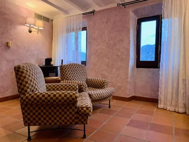 Living room in La Figuerola Hotel & Restaurant