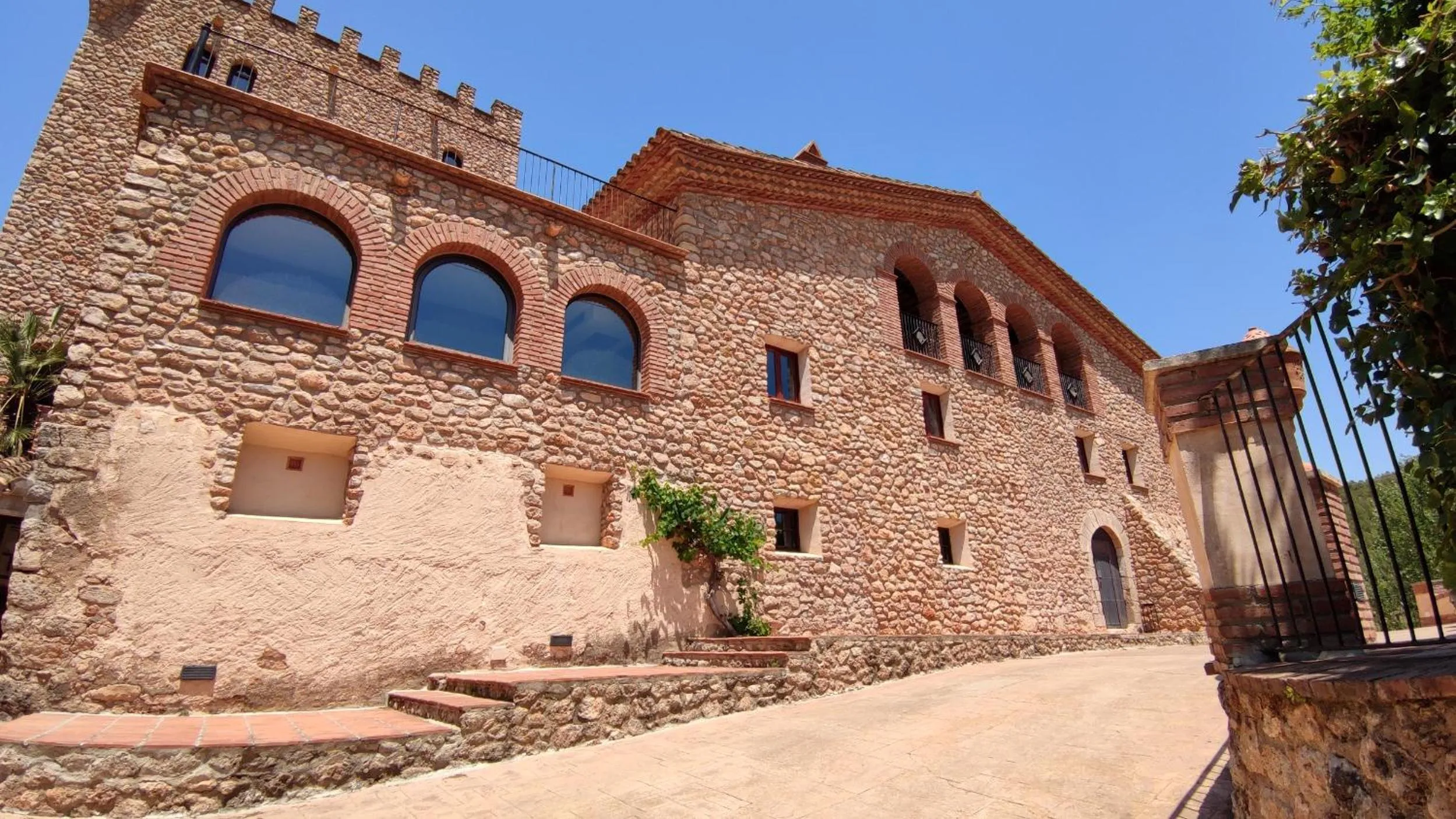 Property building in La Figuerola Hotel & Restaurant