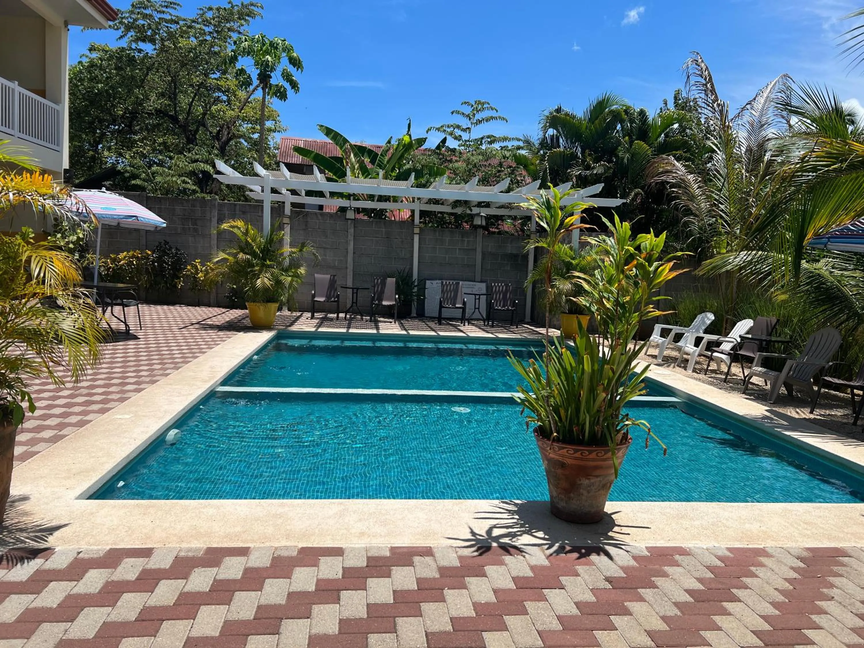 Swimming pool in Cabinas El Colibri, Apart Hotel