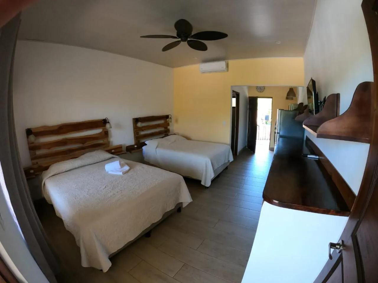 Photo of the whole room, Bed in Cabinas El Colibri, Apart Hotel