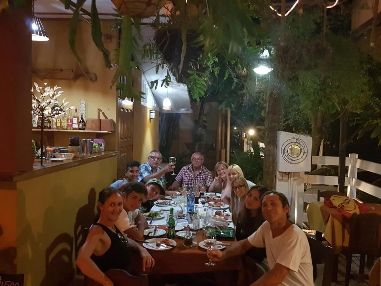 Restaurant/places to eat in Cabinas El Colibri, Apart Hotel