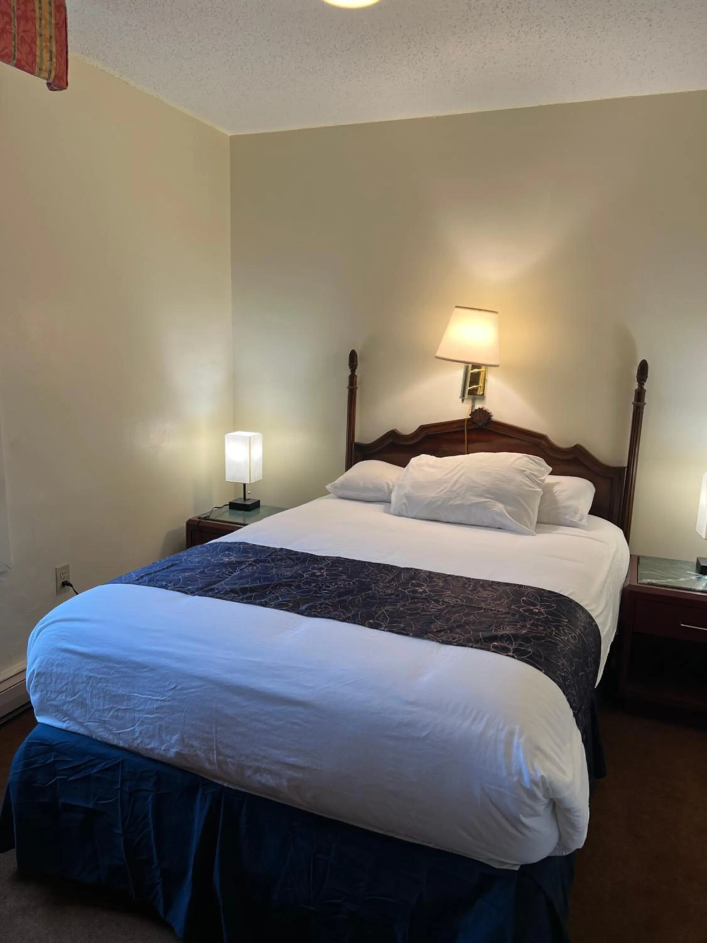 Bed in Itascan Motel