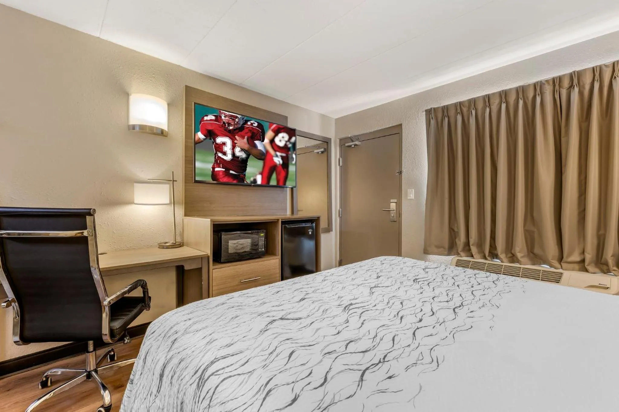 Bedroom, Bed in Red Roof Inn Bourbonnais