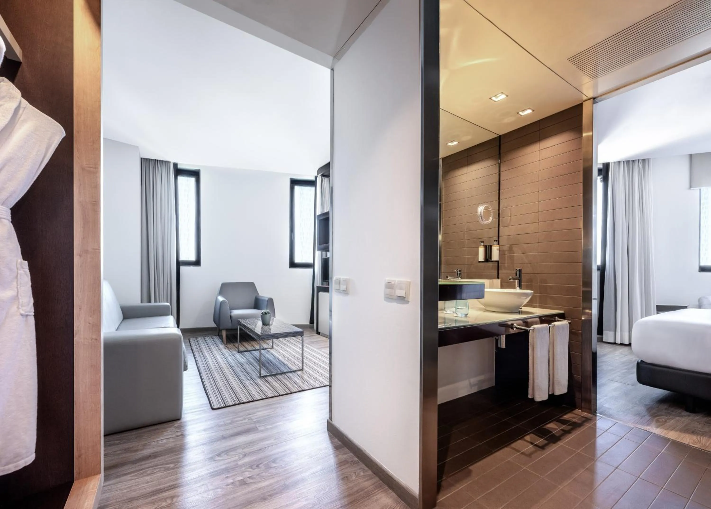 Bathroom, Bed in Hotel Barcelona Condal Mar Affiliated by Meliá