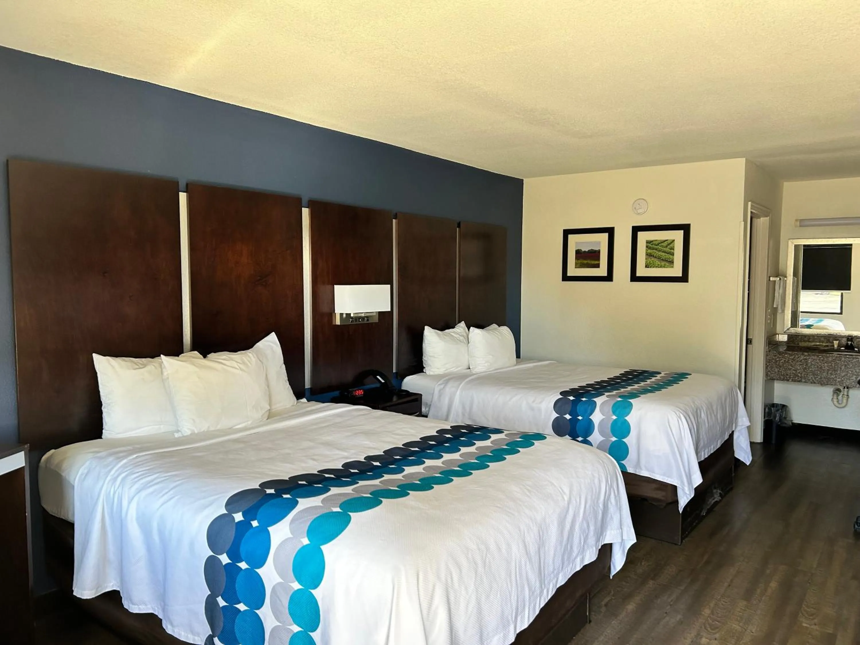 Photo of the whole room, Bed in GuestHouse Inn Dothan