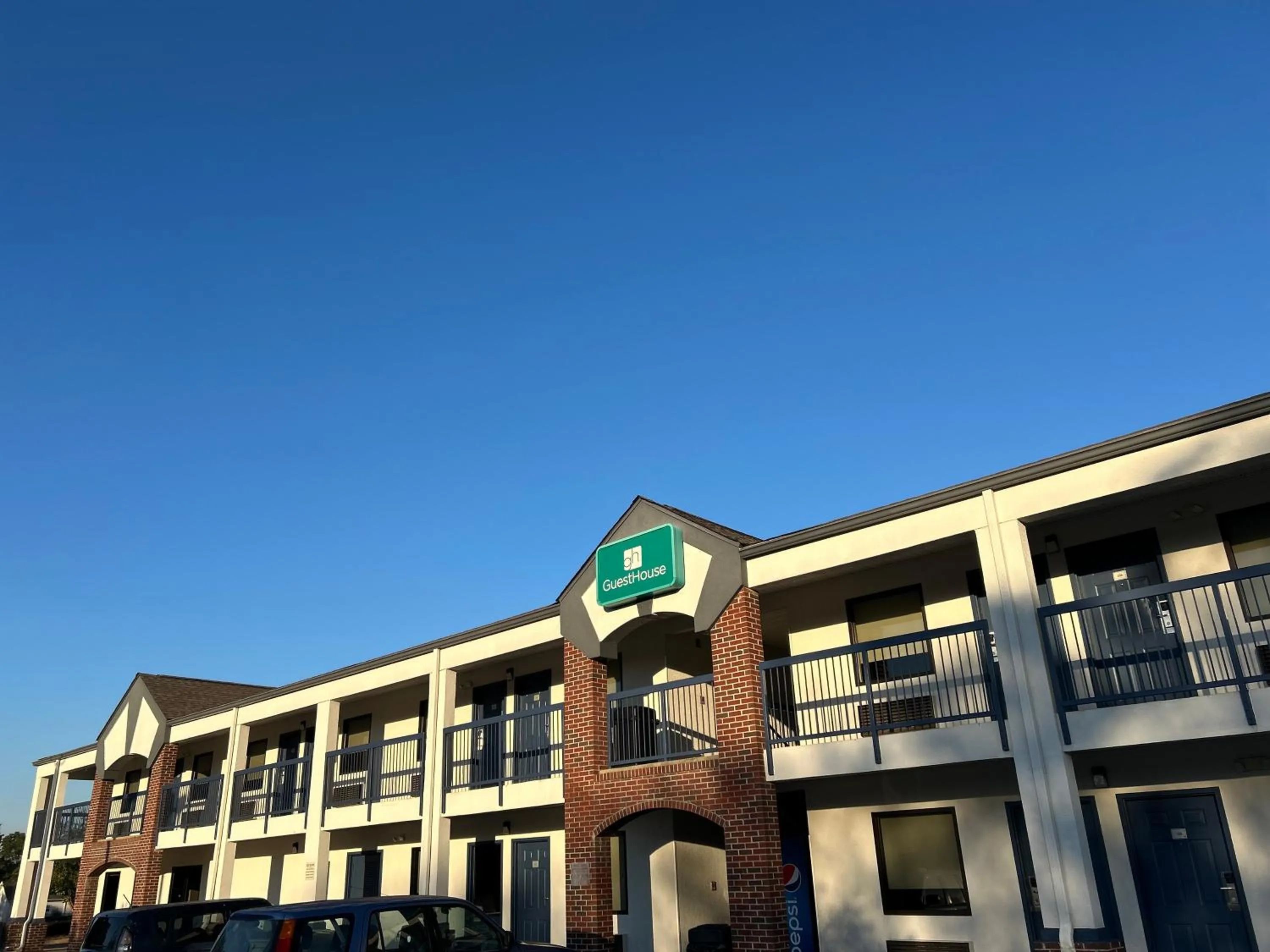 Property building in GuestHouse Inn Dothan