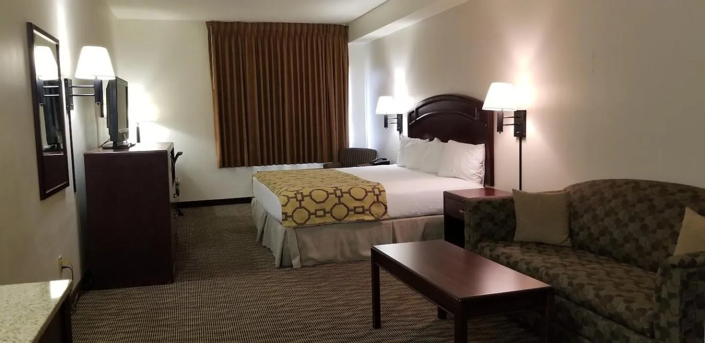 Photo of the whole room, Bed in Baymont by Wyndham Harlan