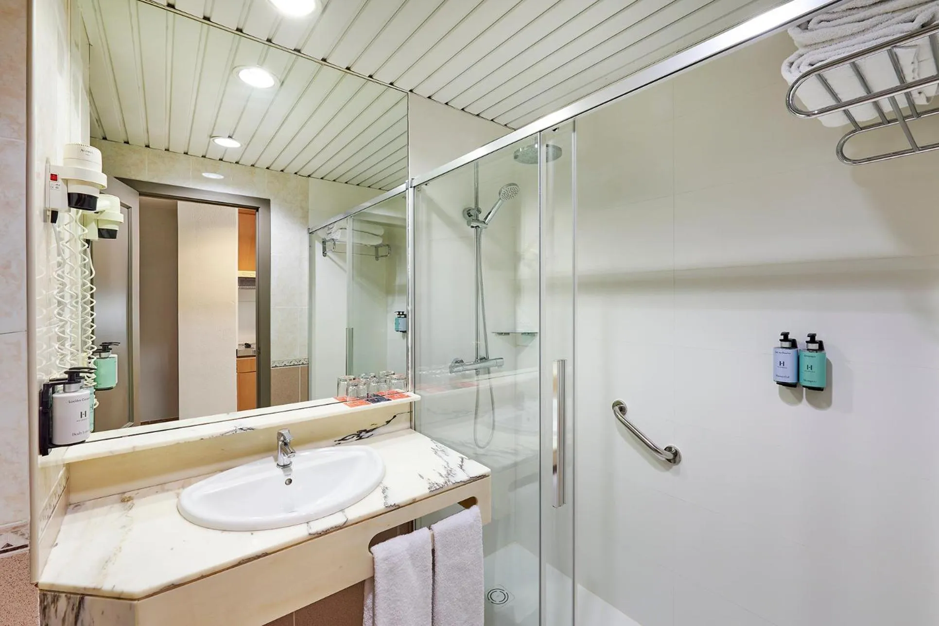 Bathroom in Hesperia Sant Joan