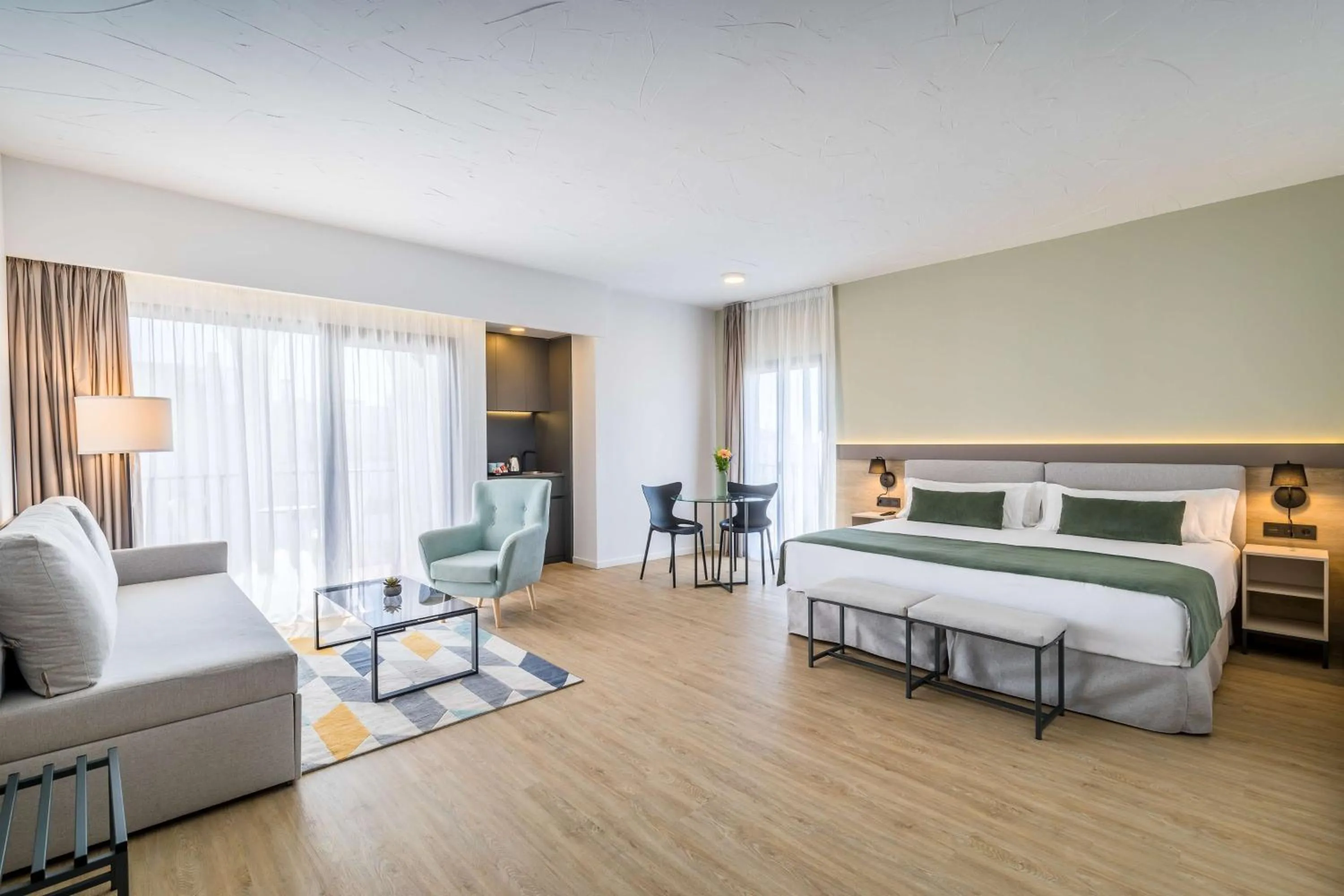 Bedroom, Bed in Occidental Puerto Banús