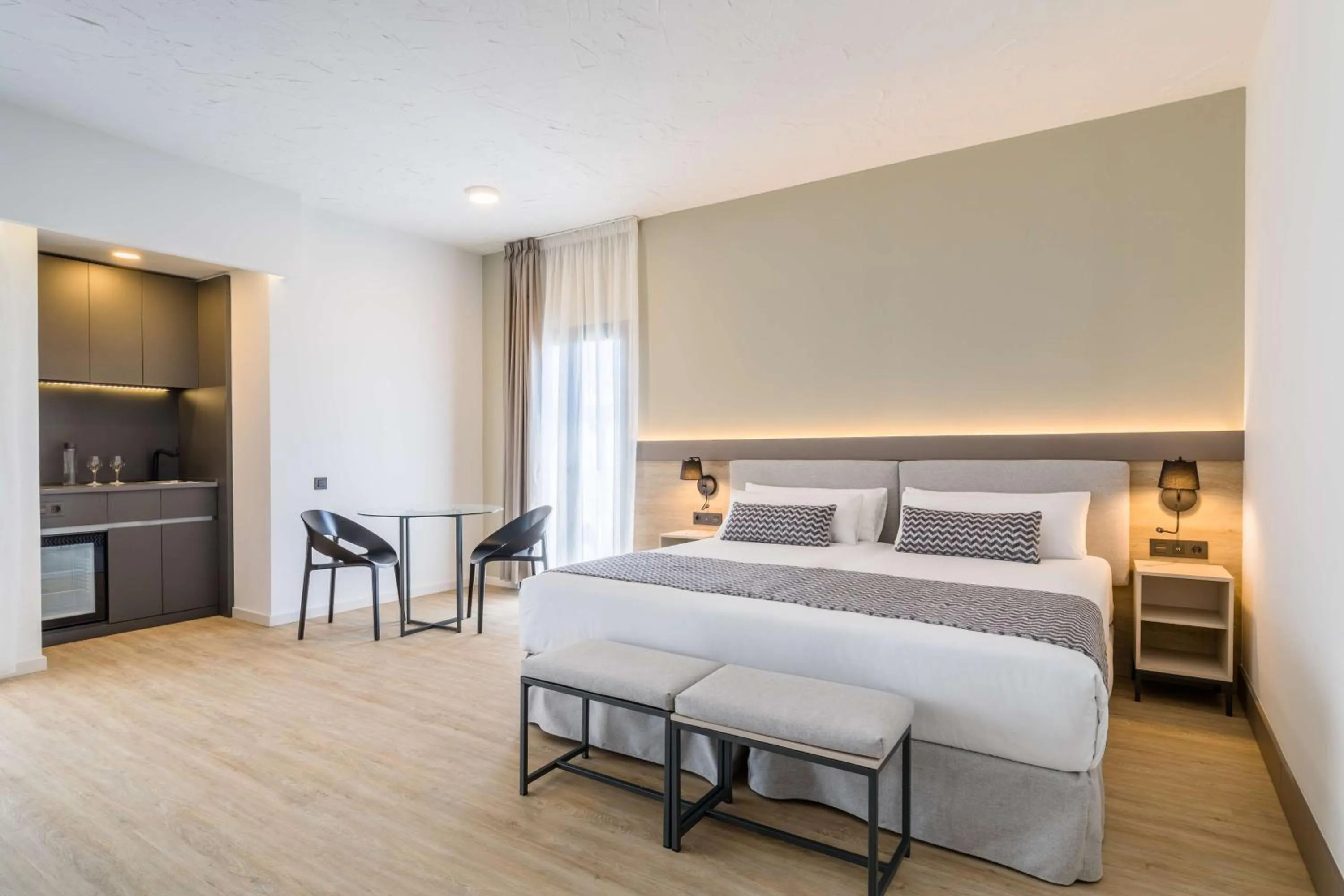 Bedroom, Bed in Occidental Puerto Banús