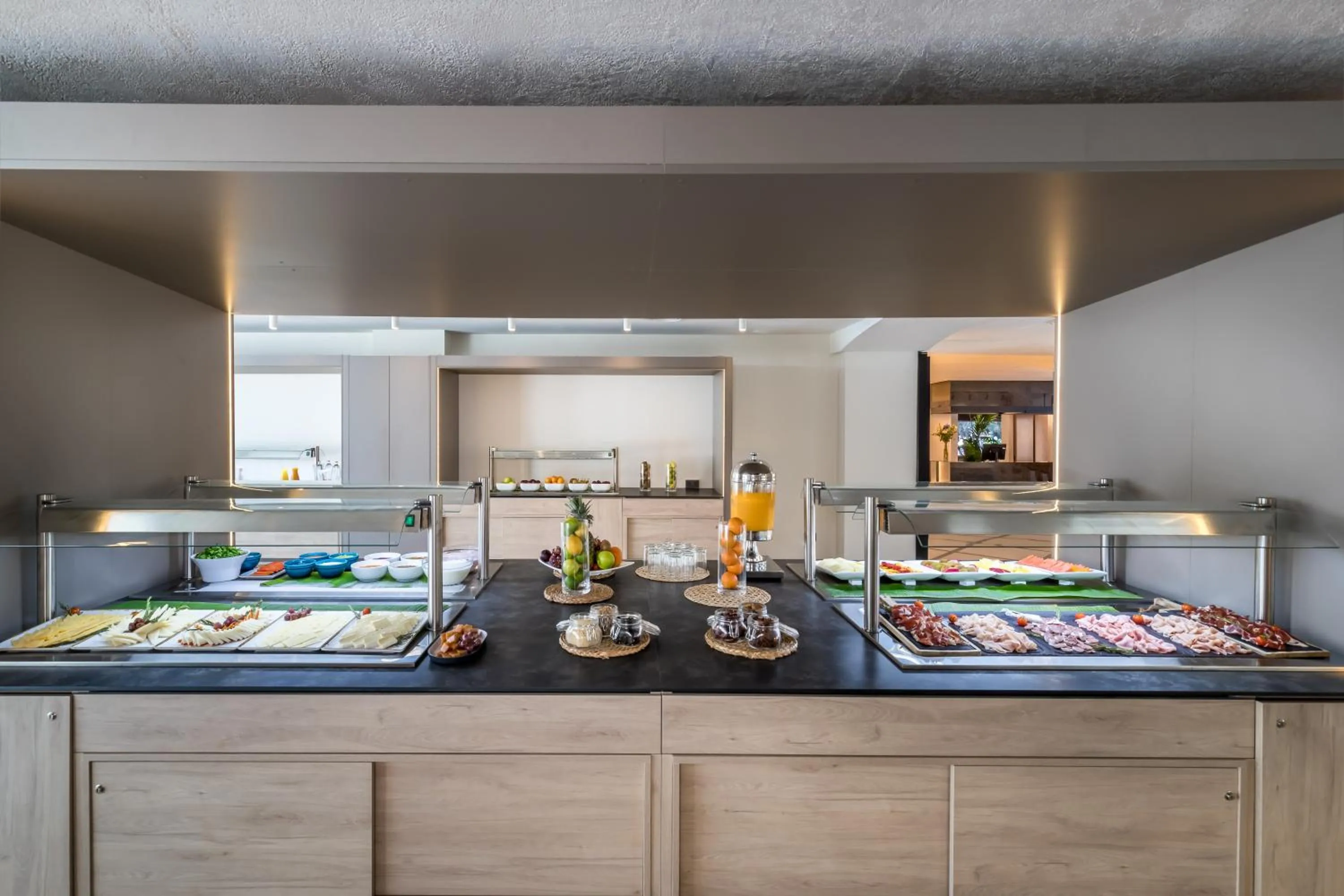 Restaurant/places to eat in Occidental Puerto Banús