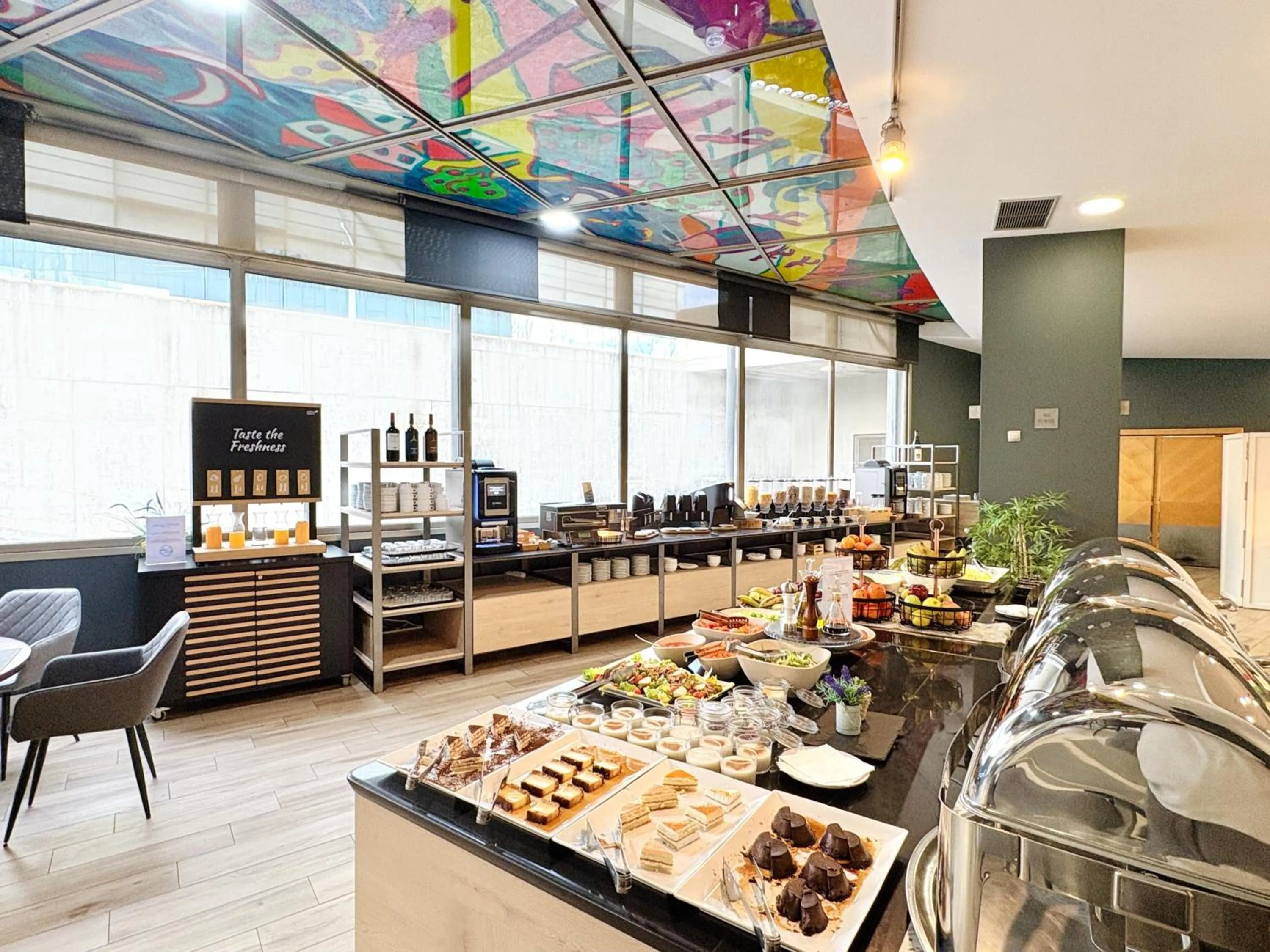 Restaurant/places to eat in Eurohotel Barcelona Granvia Fira