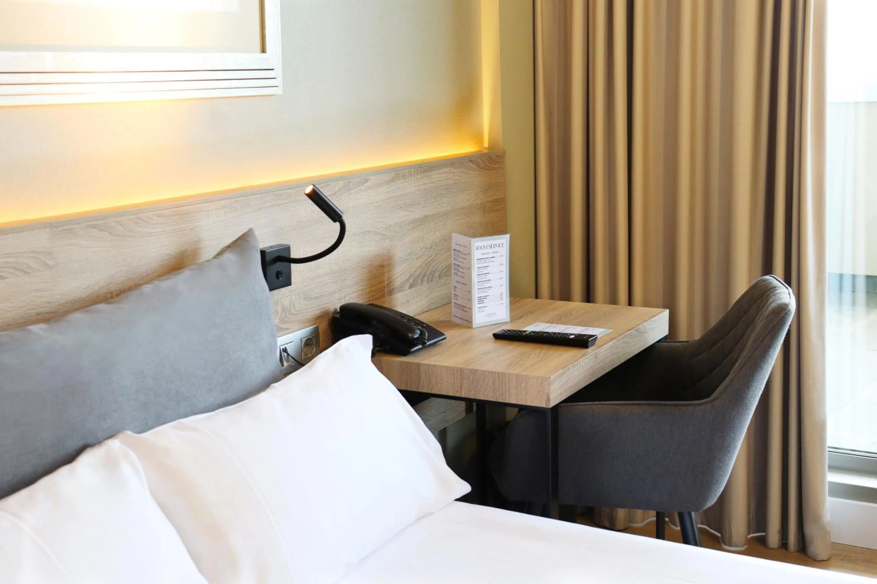 Bedroom, Bed in Eurohotel Barcelona Granvia Fira