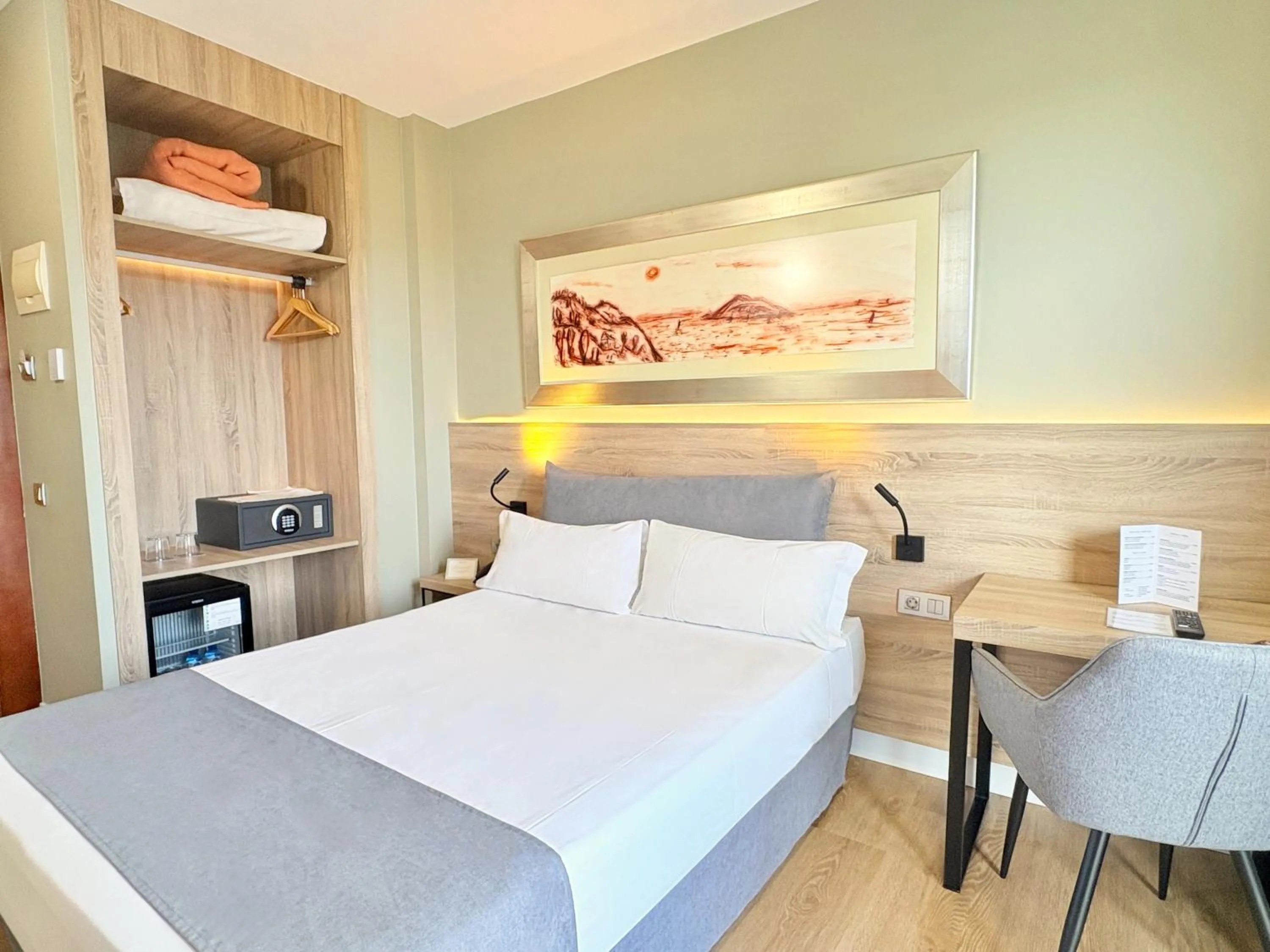Bedroom, Bed in Eurohotel Barcelona Granvia Fira