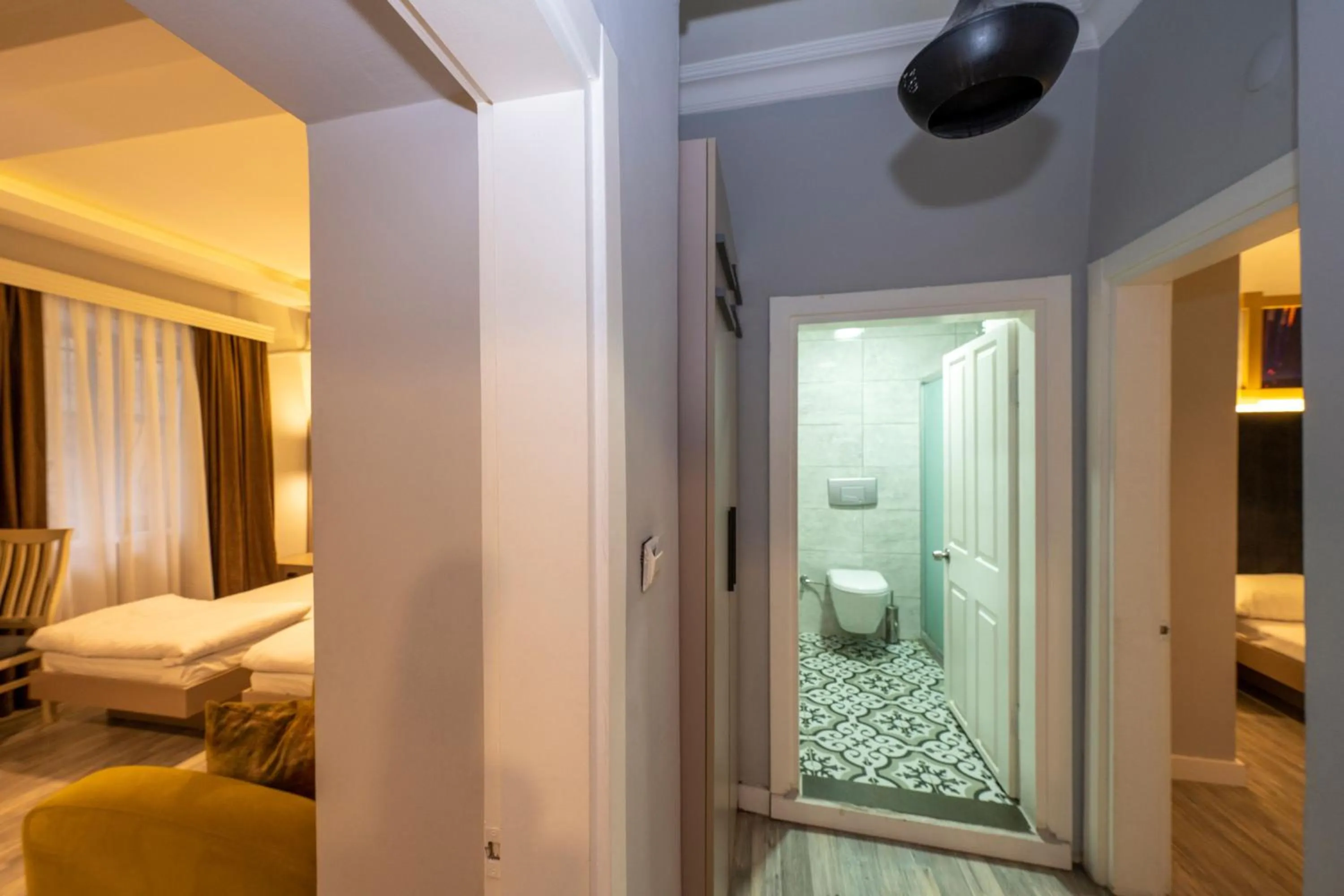 Shower, Bed in Cirrus Suites