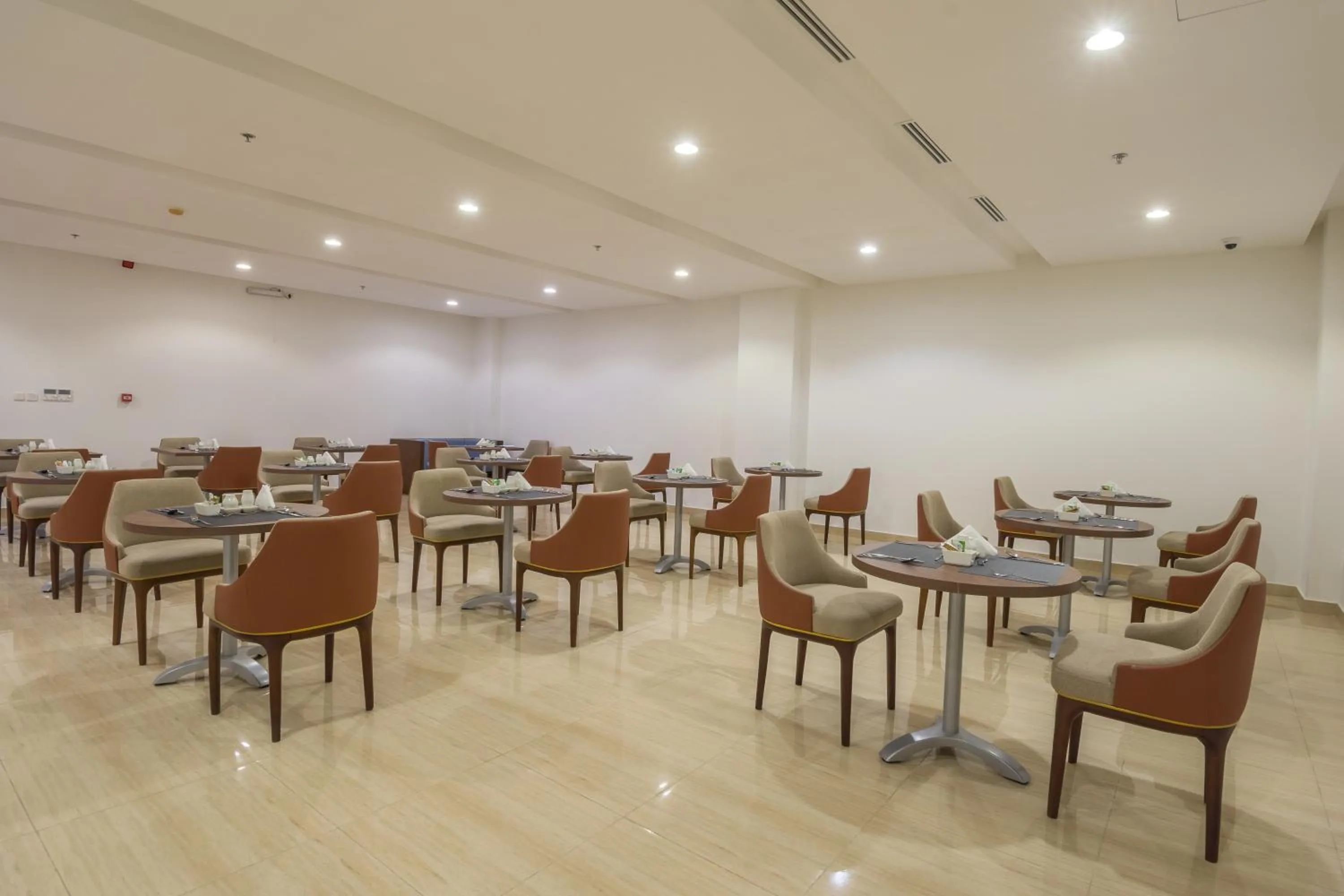 Restaurant/places to eat in Erfad Hotel - Riyadh
