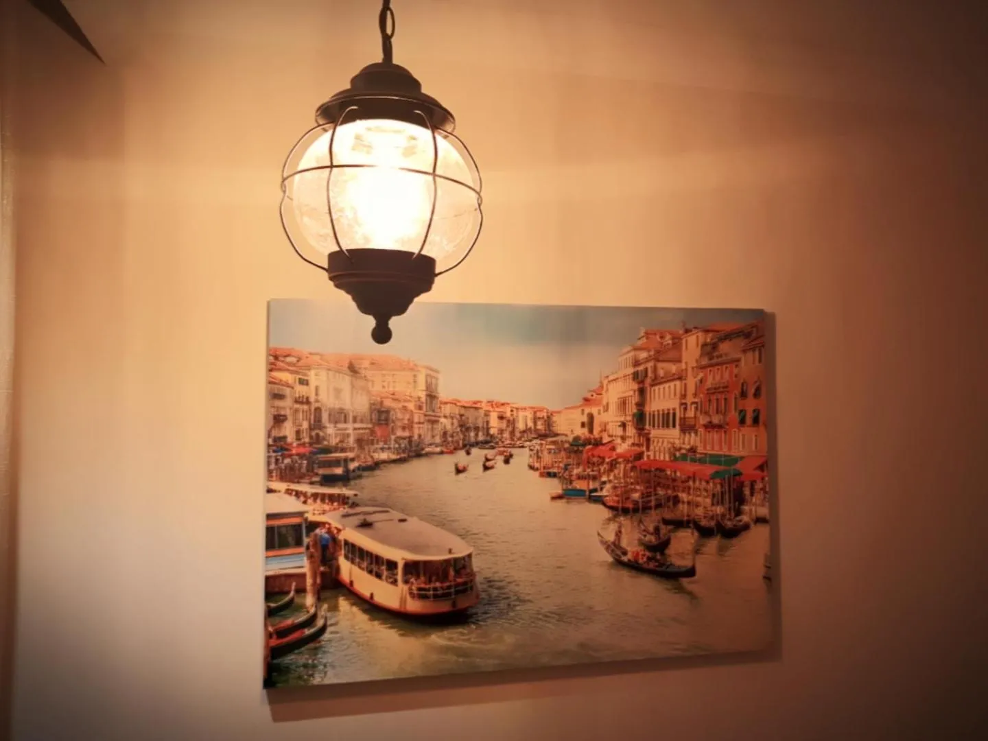 Decorative detail in City Apartments