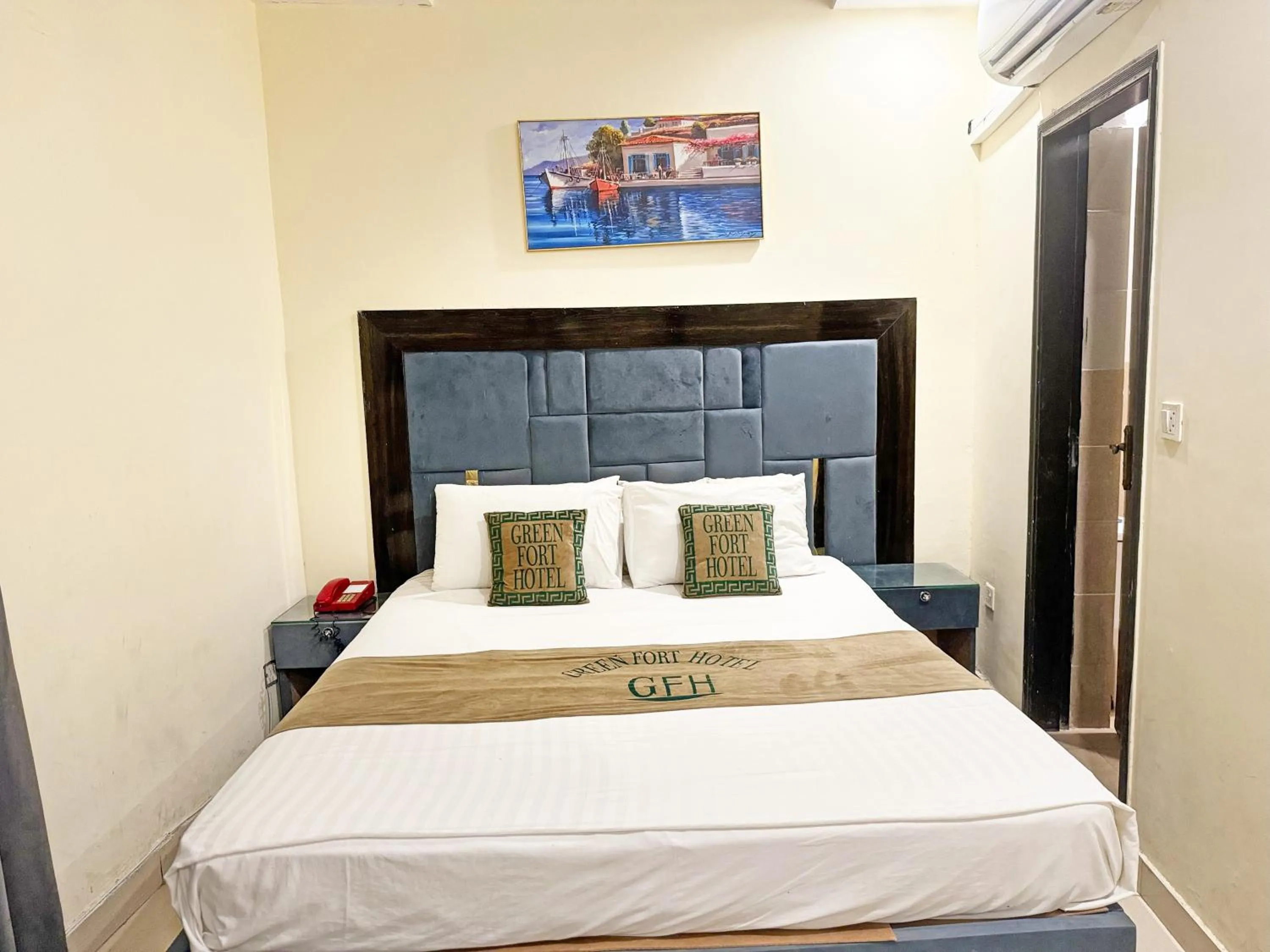 Bed in Hotel Green Fort Gulberg