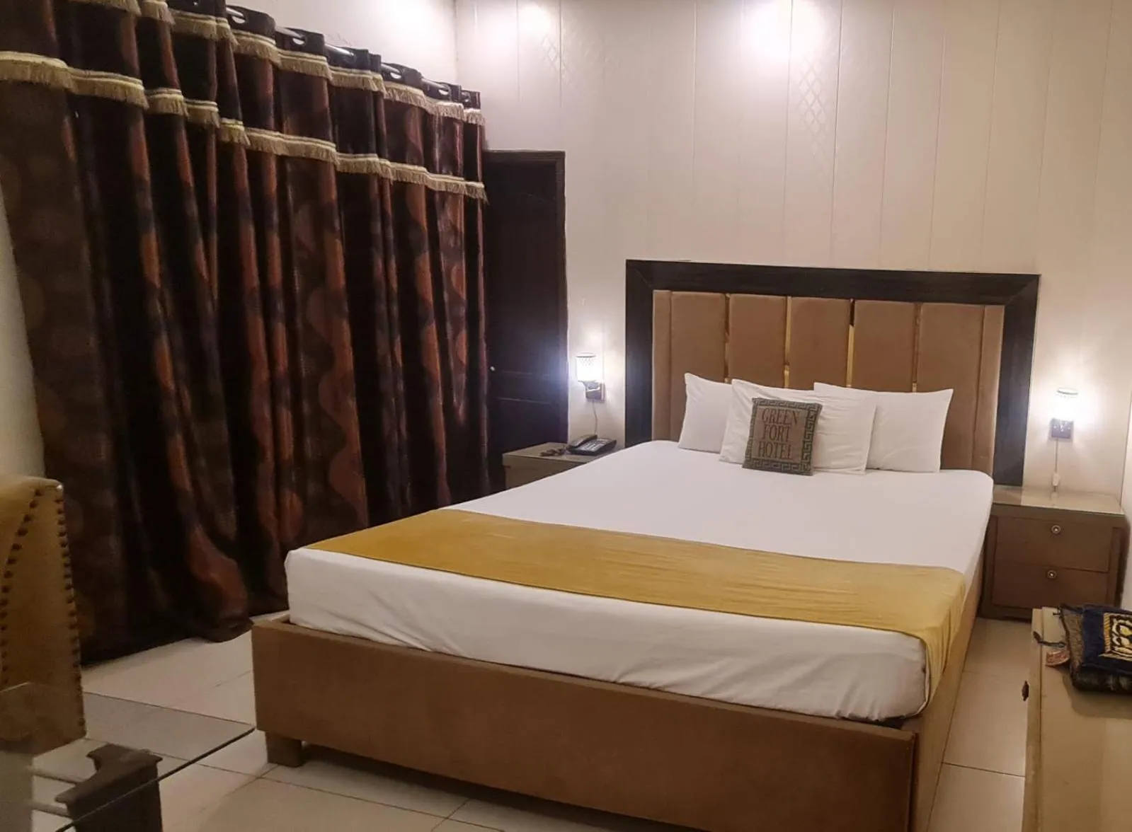 Bed in Hotel Green Fort Gulberg