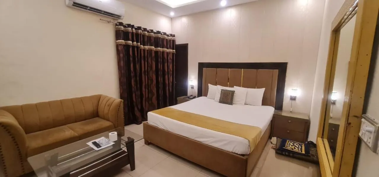 Bed in Hotel Green Fort Gulberg