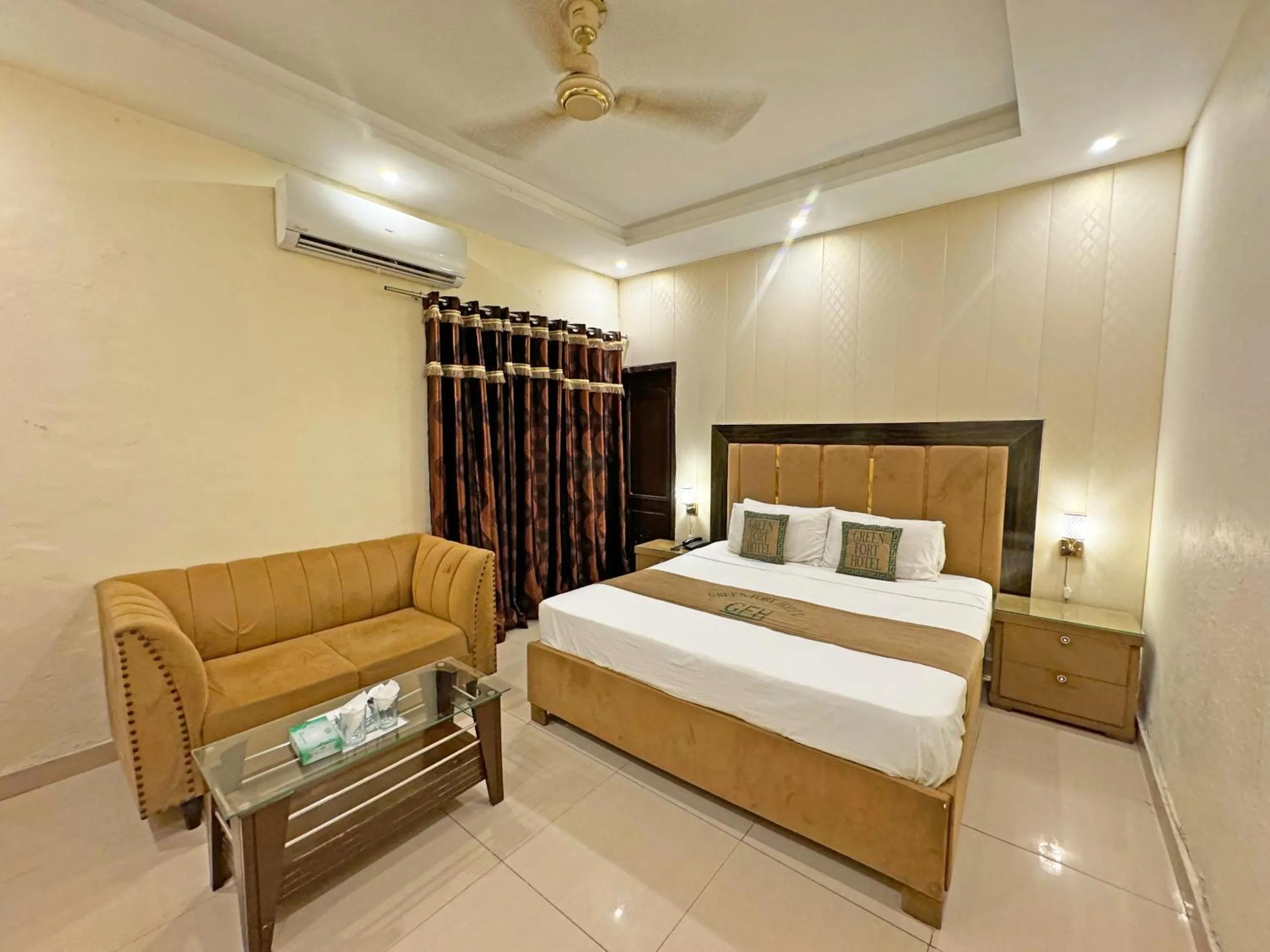 Bed in Hotel Green Fort Gulberg