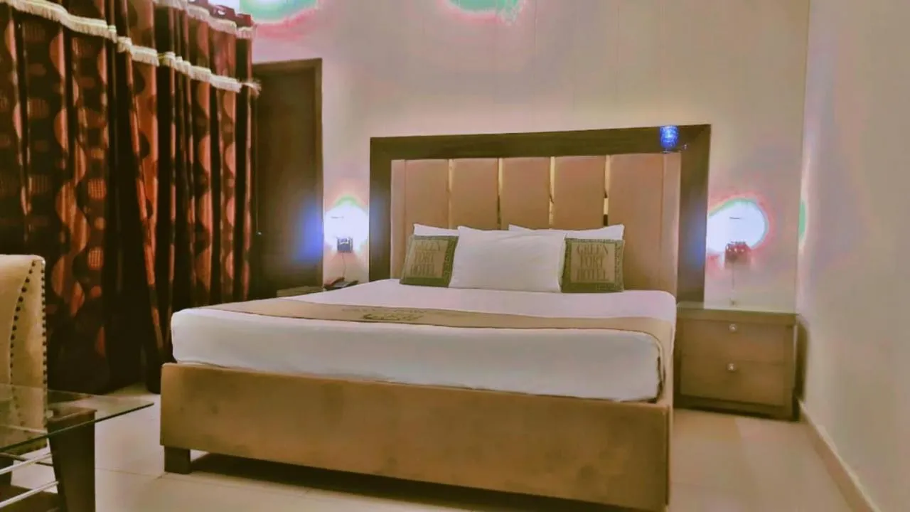 Bed in Hotel Green Fort Gulberg