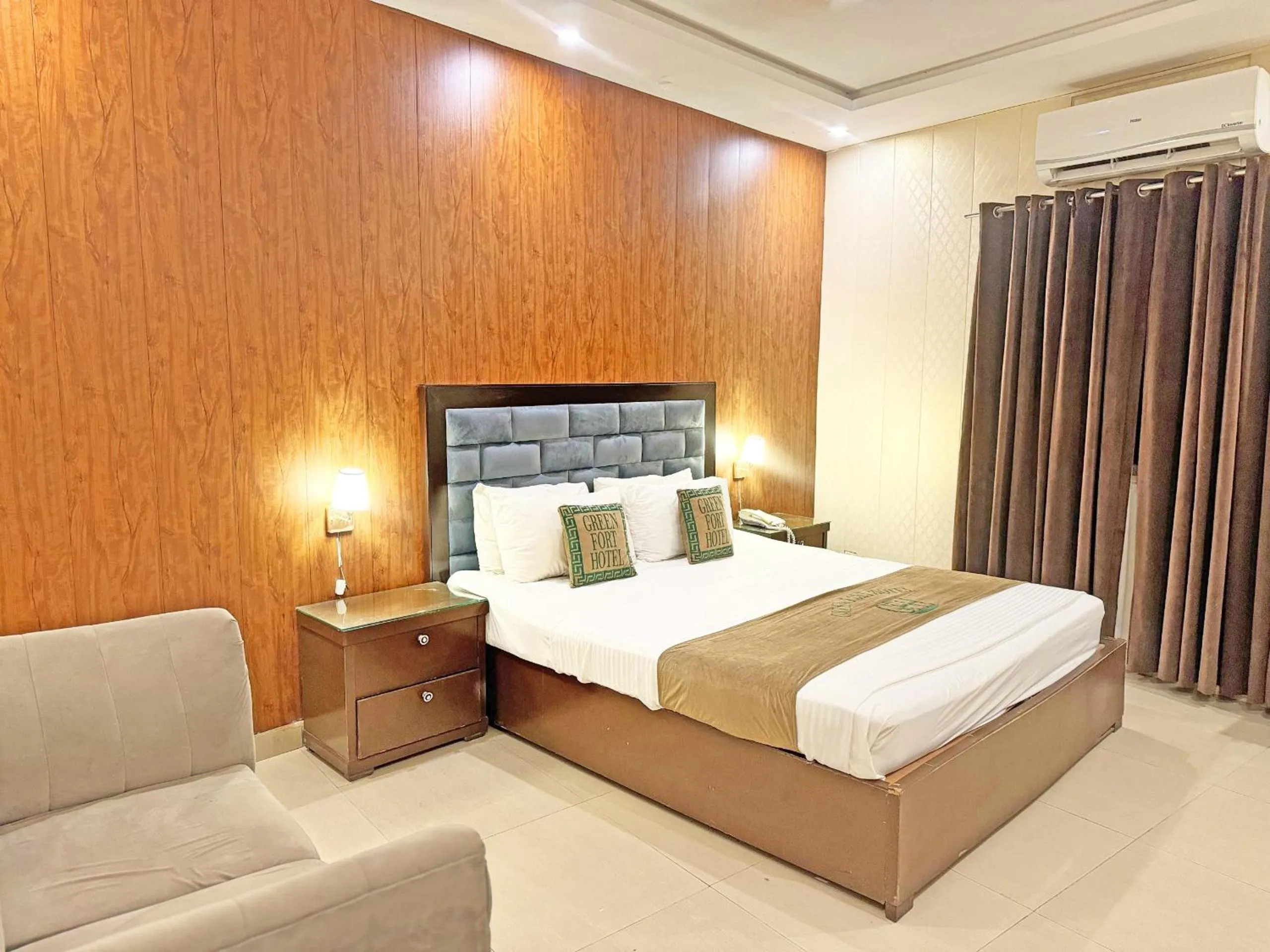 Bed in Hotel Green Fort Gulberg