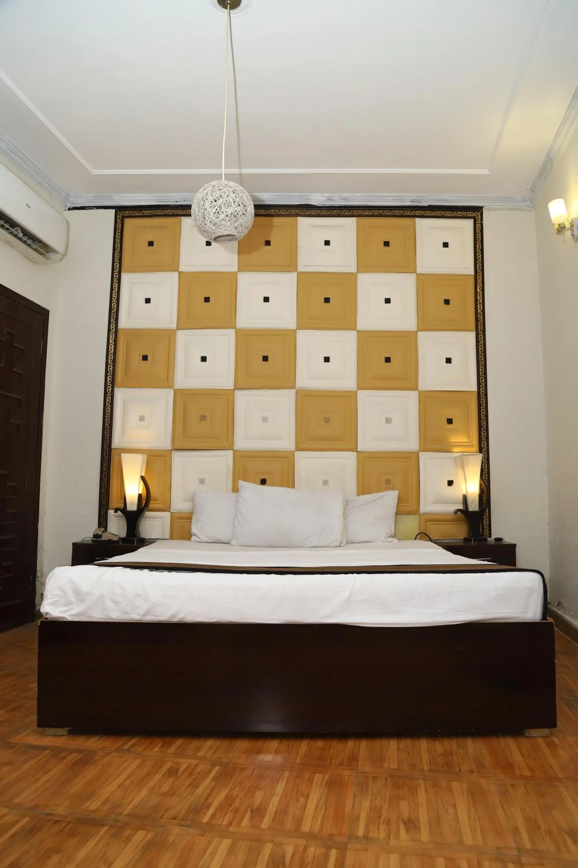 Property building, Bed in Hotel Green Fort Gulberg
