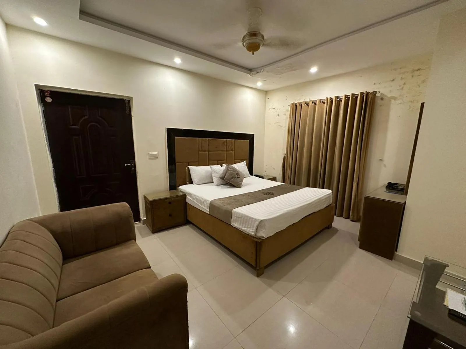 Bed in Hotel Green Fort Gulberg