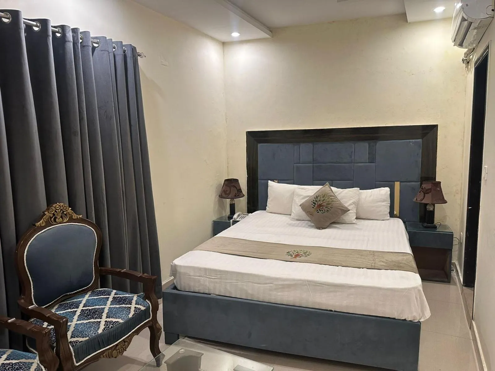 Bedroom, Bed in Hotel Green Fort Gulberg