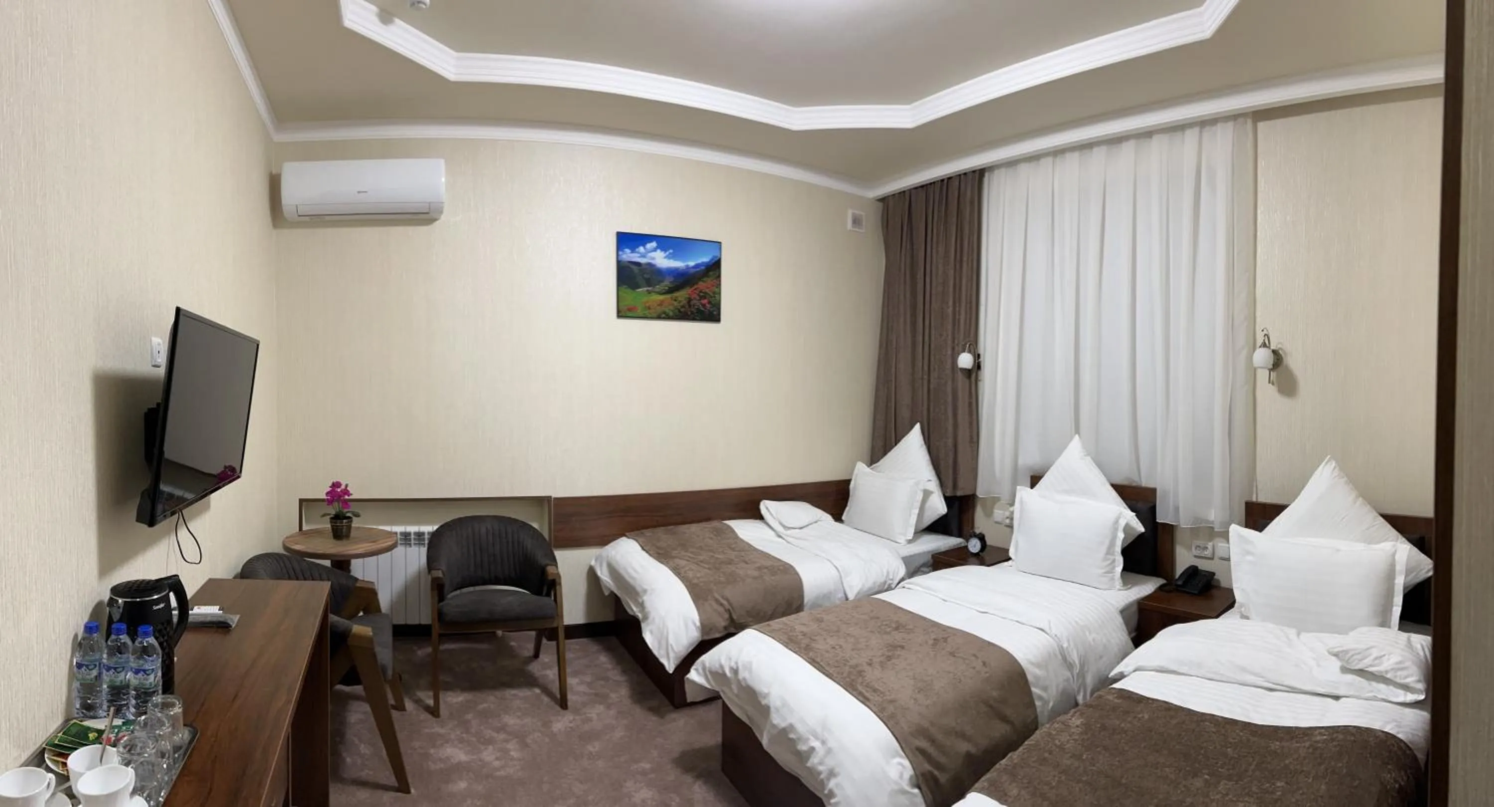 Photo of the whole room in Khan Palace Hotel