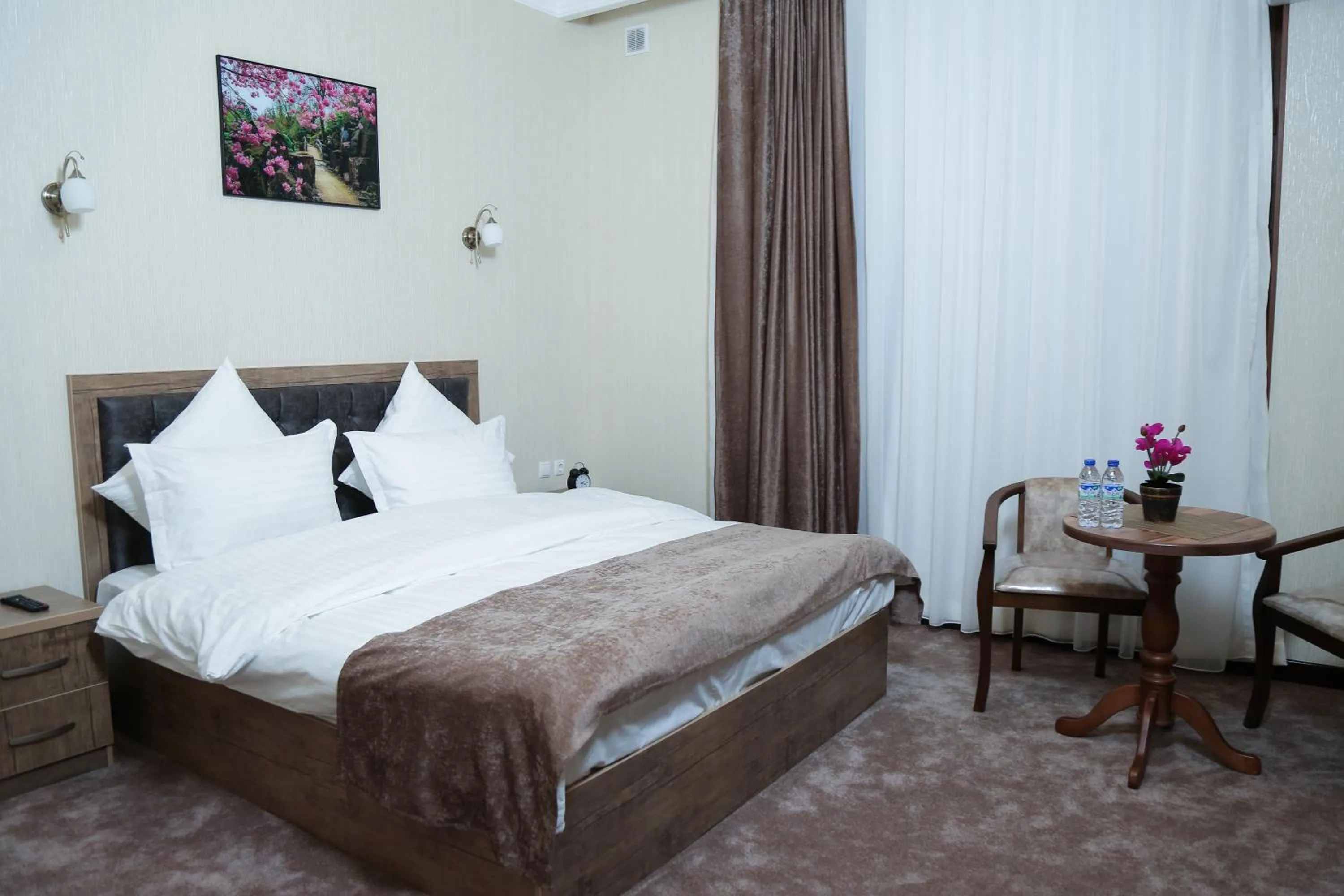 Photo of the whole room in Khan Palace Hotel