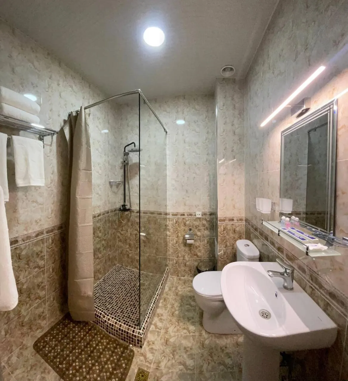 Bathroom in Khan Palace Hotel