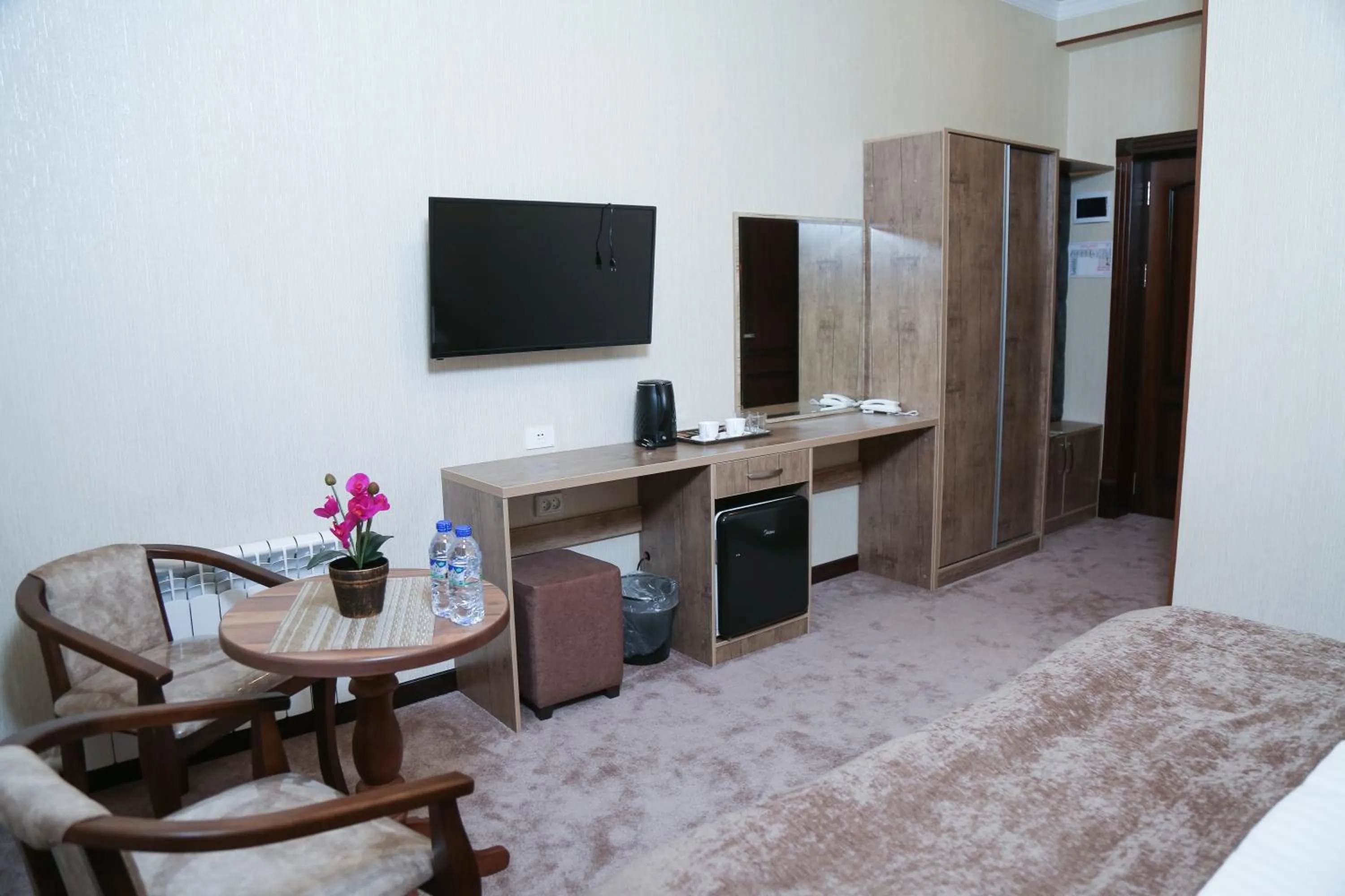 Photo of the whole room in Khan Palace Hotel