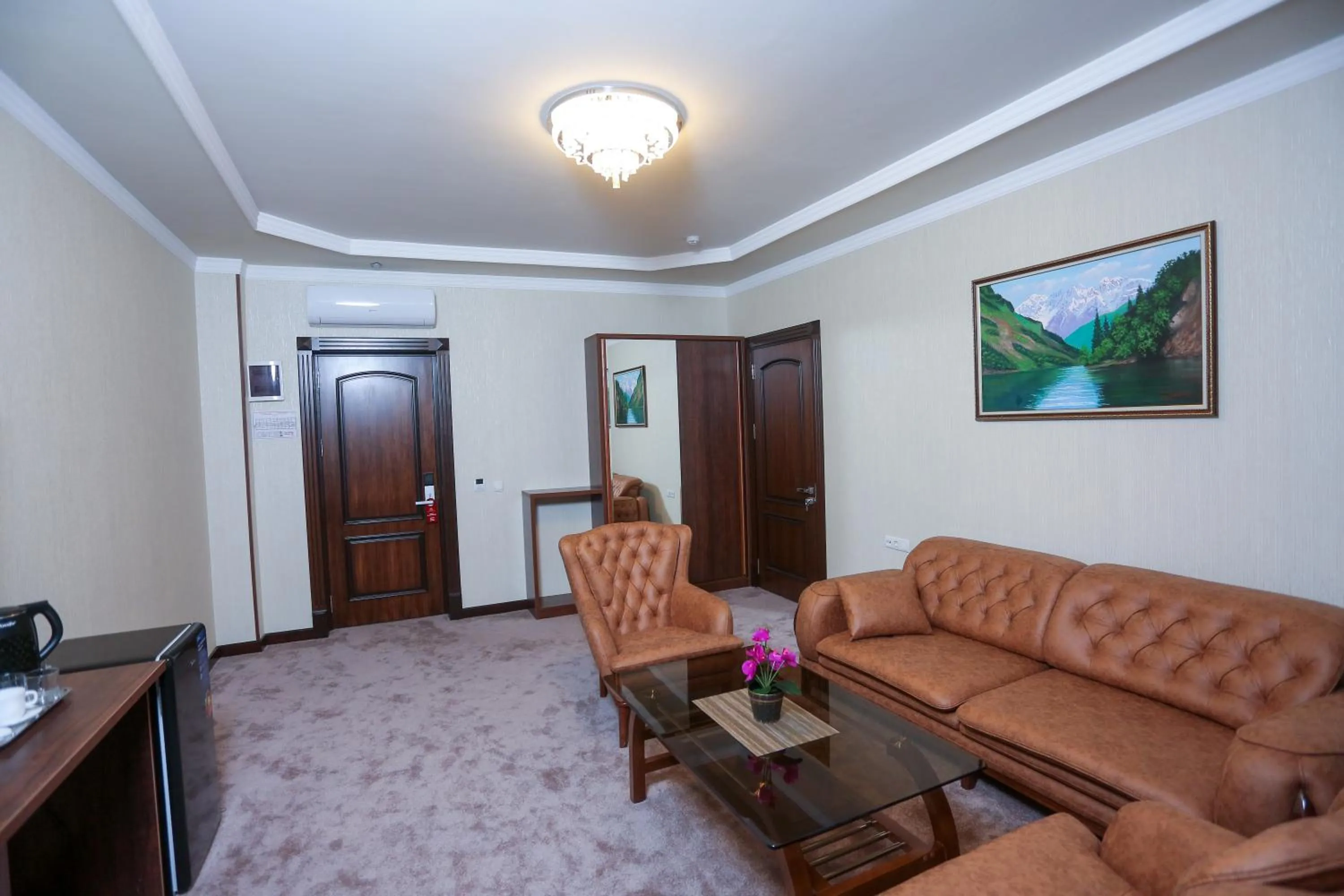 Living room in Khan Palace Hotel