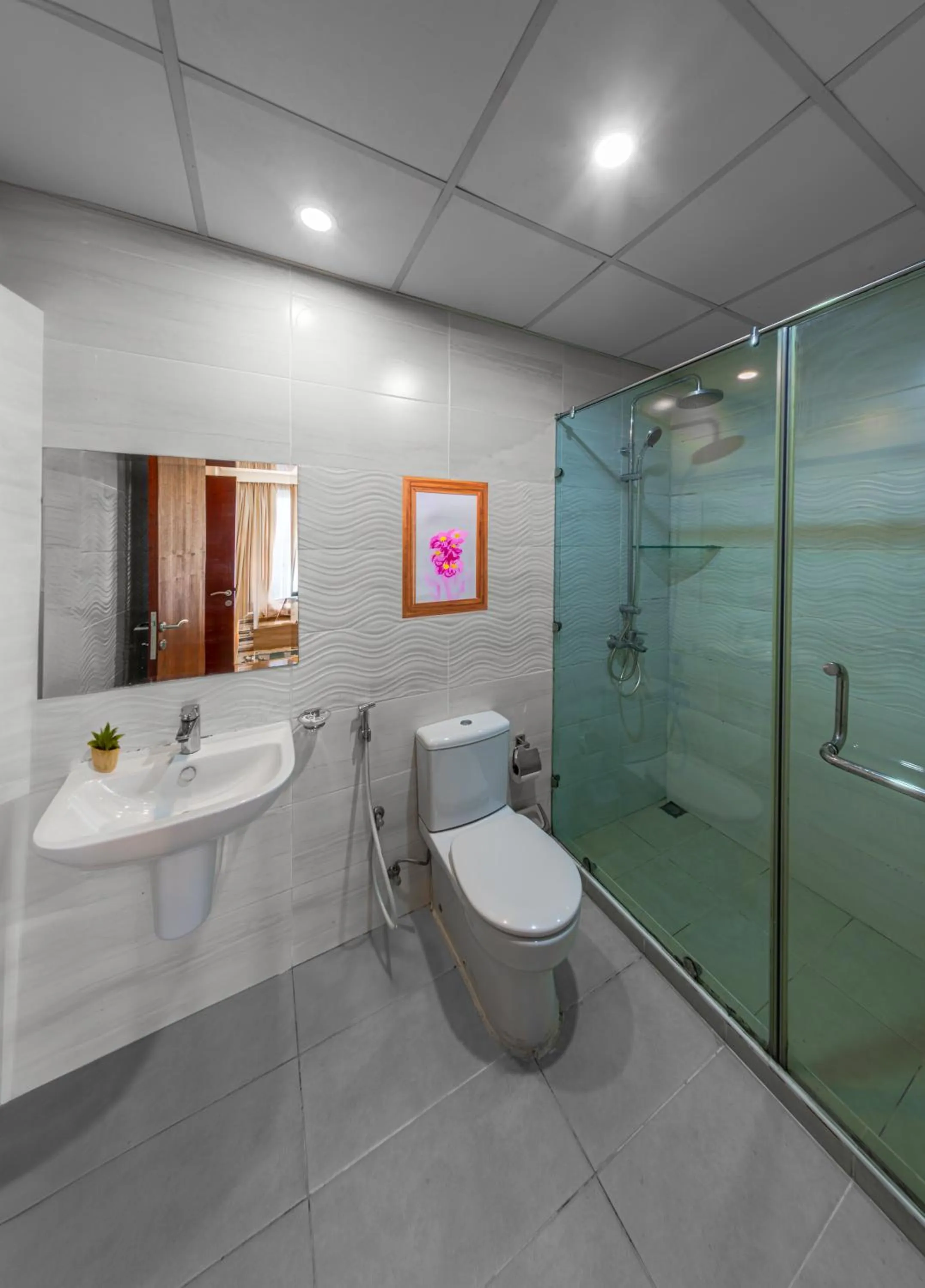 Shower in Afaq Tower